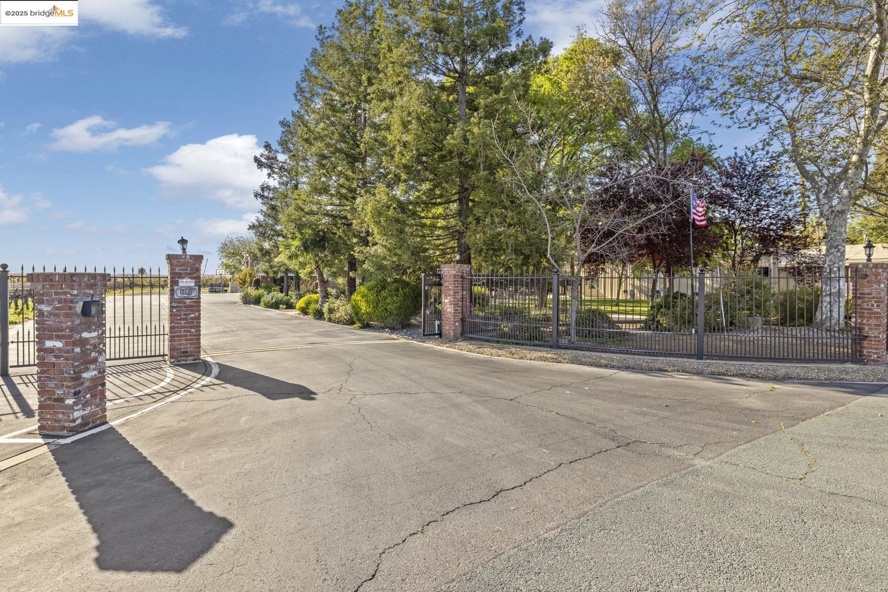 Detail Gallery Image 29 of 44 For 13299 Curry Ave, Lodi,  CA 95240 - 3 Beds | 4 Baths