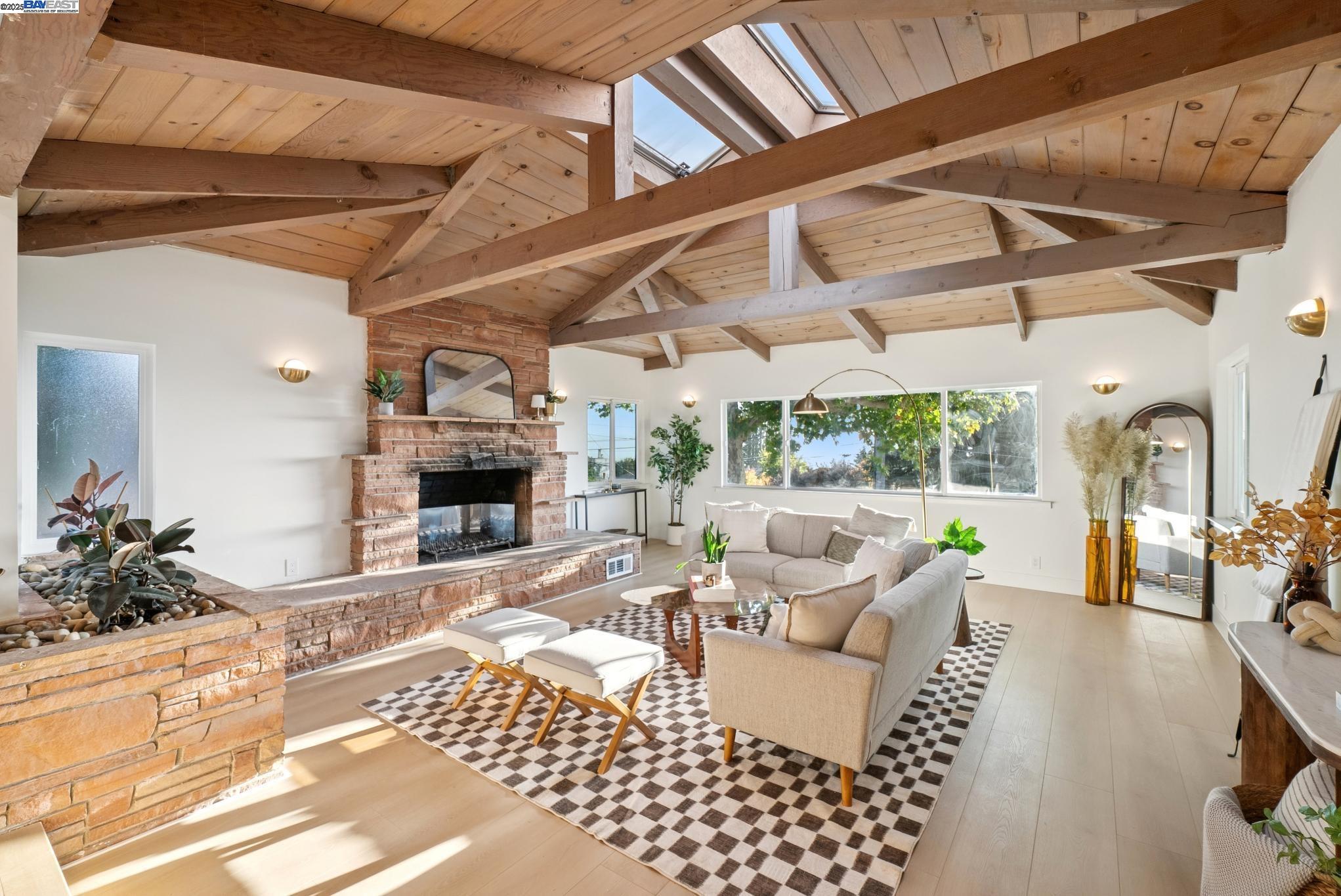 Detail Gallery Image 4 of 57 For 201 Amherst Ave, Kensington,  CA 94708 - 4 Beds | 2/1 Baths