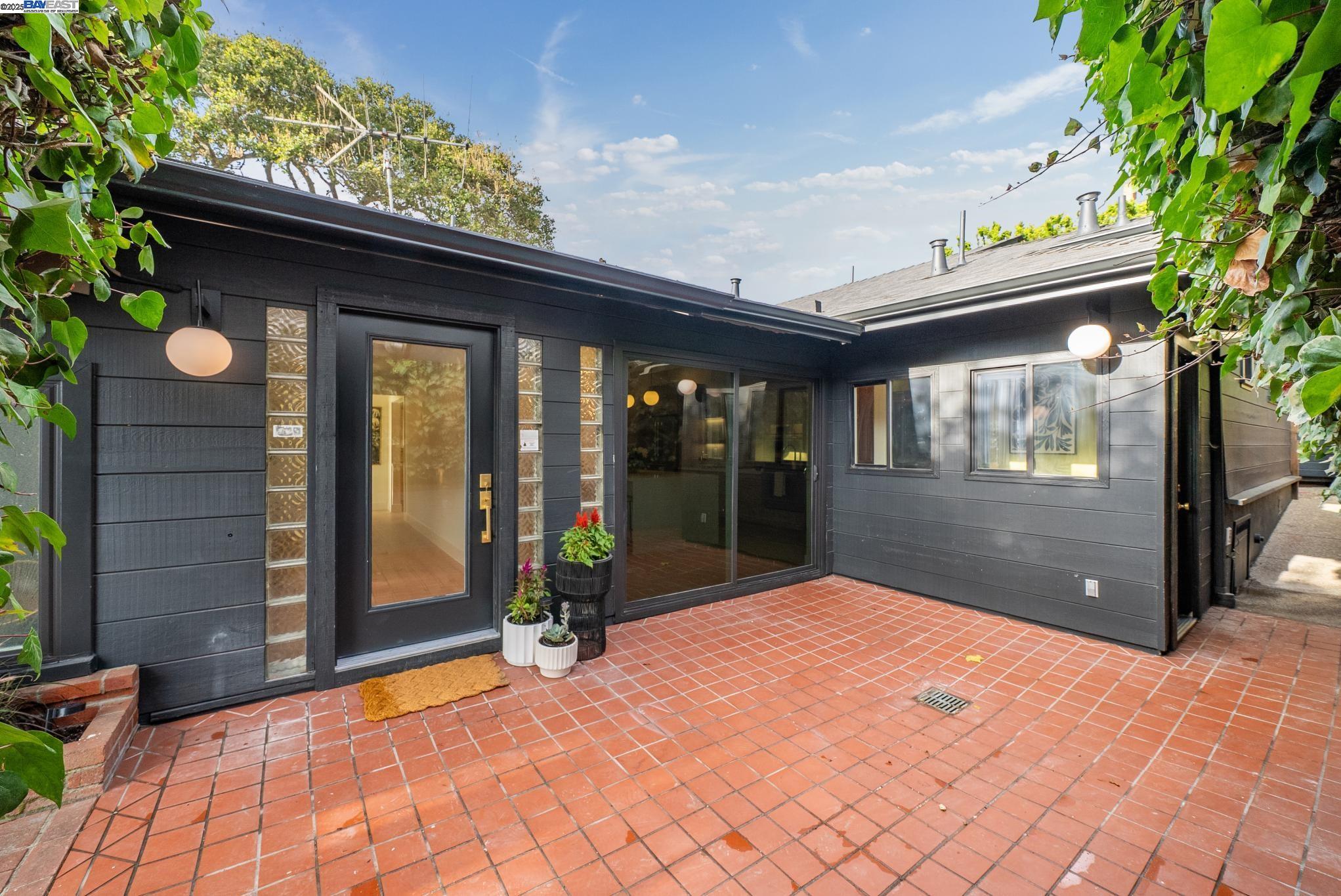 Detail Gallery Image 50 of 57 For 201 Amherst Ave, Kensington,  CA 94708 - 4 Beds | 2/1 Baths