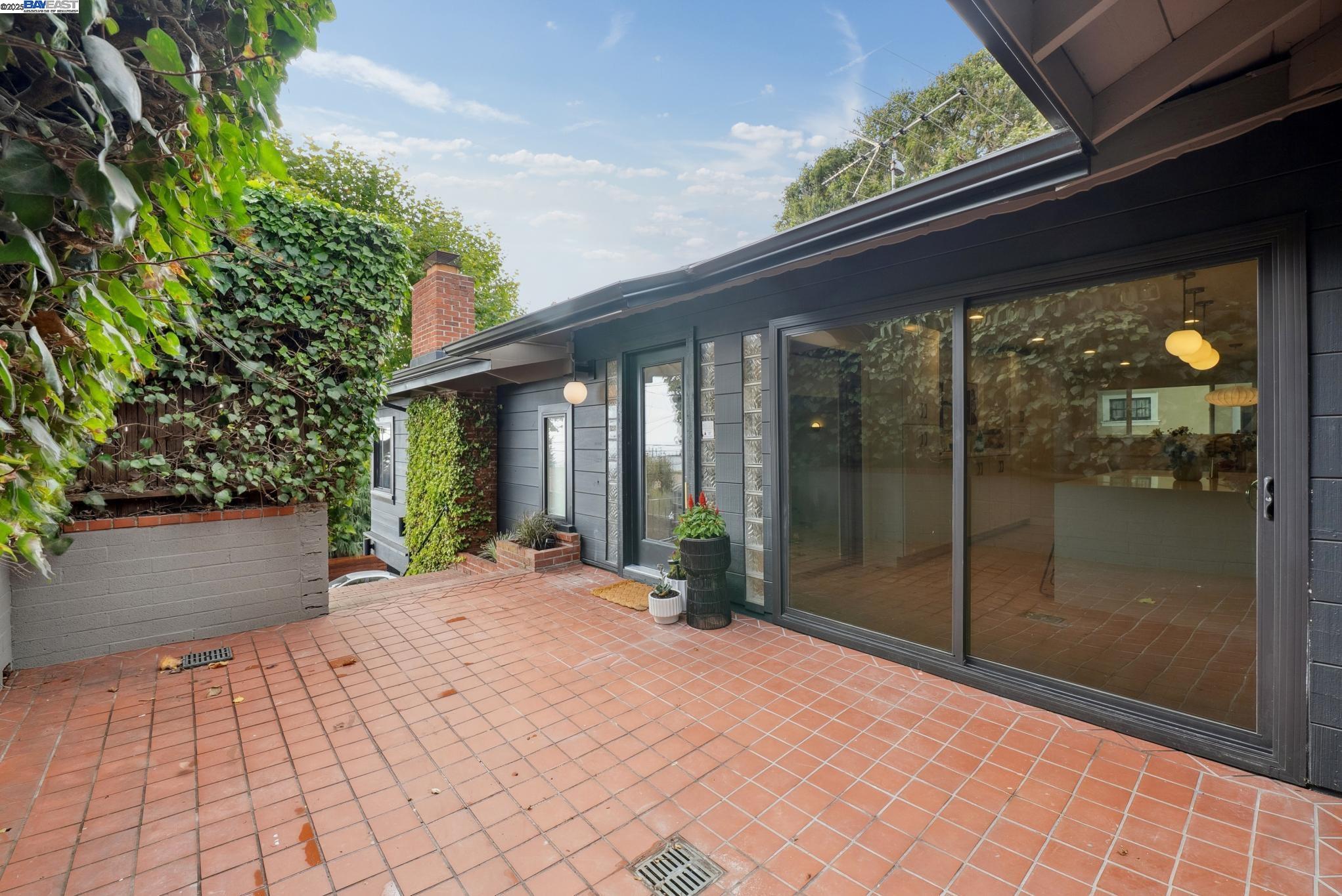 Detail Gallery Image 51 of 57 For 201 Amherst Ave, Kensington,  CA 94708 - 4 Beds | 2/1 Baths