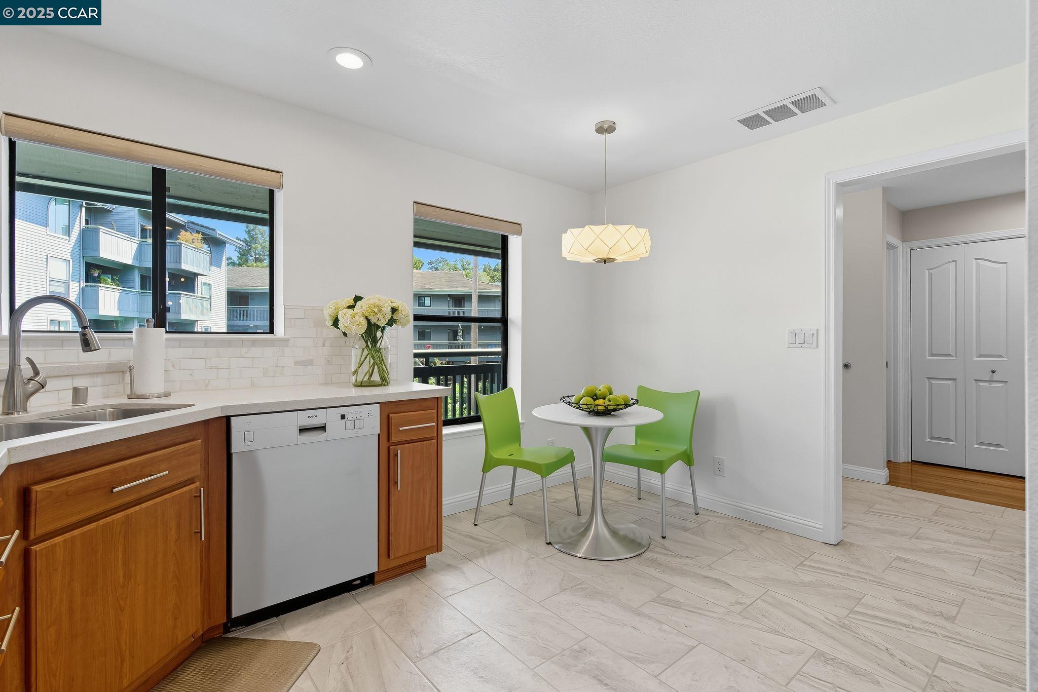 Photo #5: 41112927 Listing 