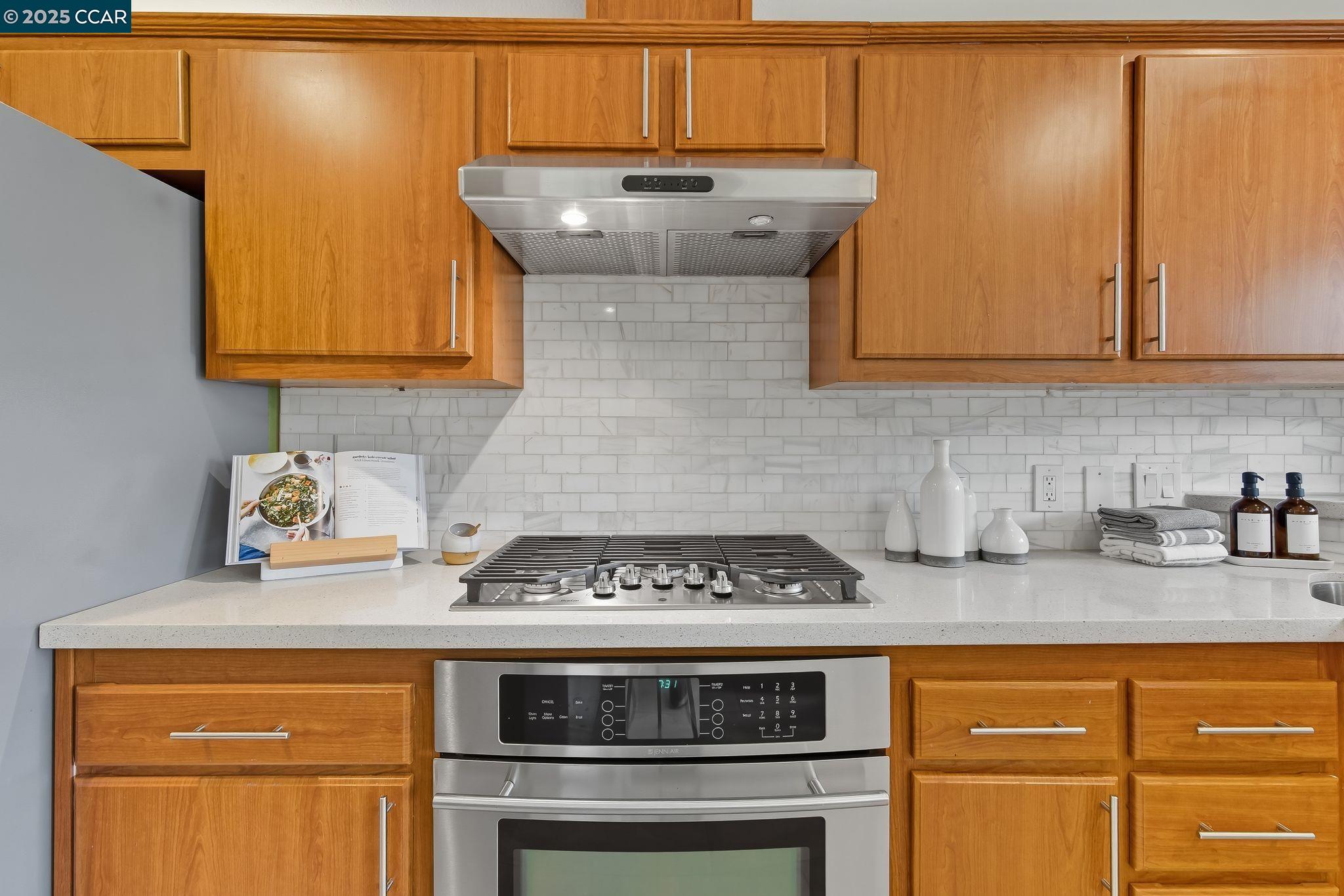 Detail Gallery Image 9 of 31 For 1696 San Miguel Dr, Walnut Creek,  CA 94596 - 2 Beds | 2/1 Baths