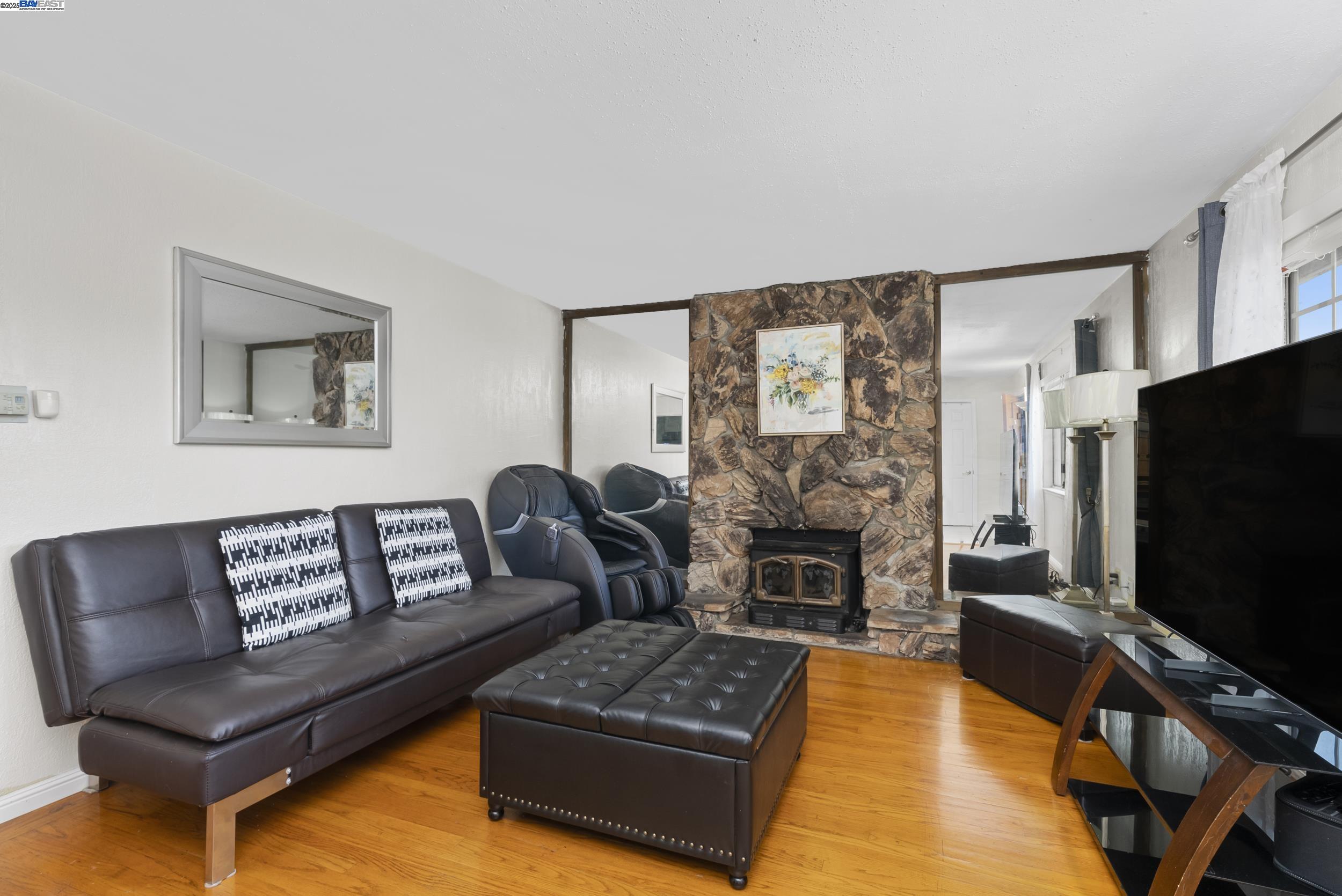 Detail Gallery Image 4 of 24 For 677 Fairway St, Hayward,  CA 94544 - 3 Beds | 2 Baths