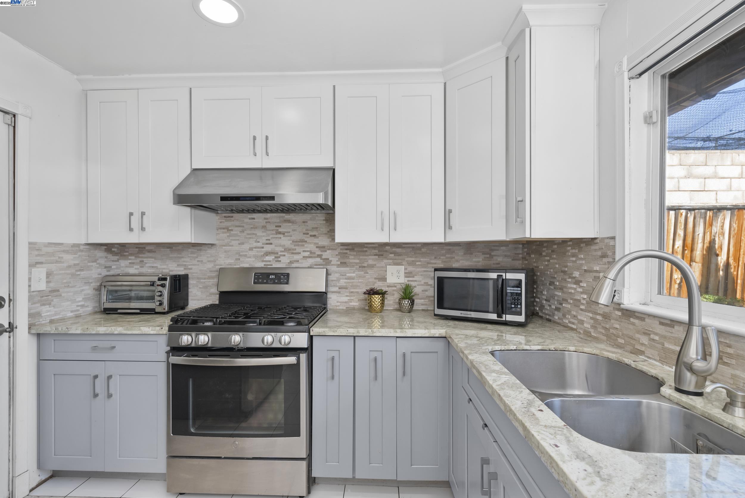 Detail Gallery Image 9 of 24 For 677 Fairway St, Hayward,  CA 94544 - 3 Beds | 2 Baths