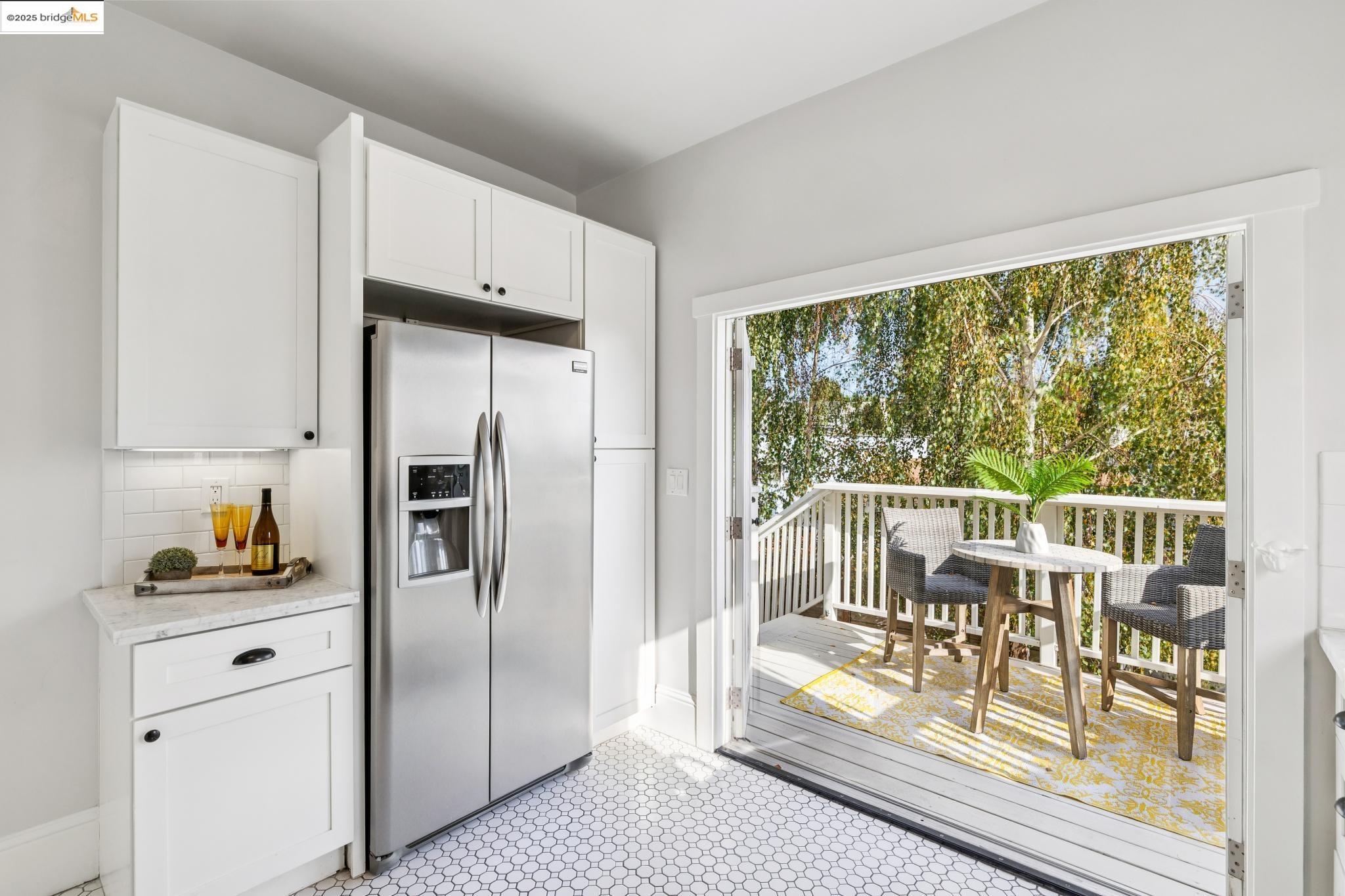 Detail Gallery Image 15 of 35 For 2728 12th Ave, Oakland,  CA 94606 - 2 Beds | 1 Baths