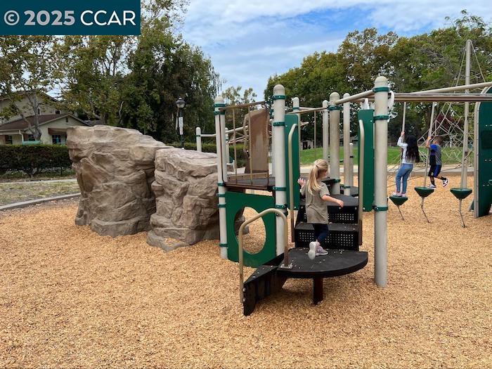 Detail Gallery Image 3 of 9 For 2186 San Pablo Ave., Pinole,  CA 94564 - 3 Beds | 1 Baths