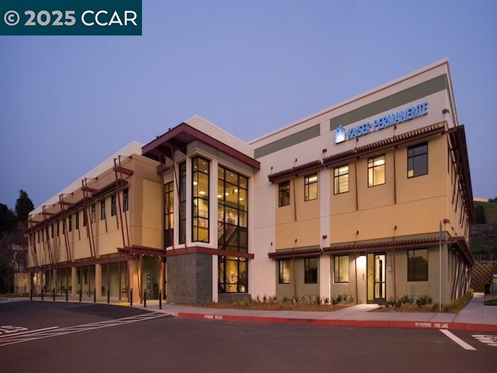 Detail Gallery Image 4 of 9 For 2186 San Pablo Ave., Pinole,  CA 94564 - 3 Beds | 1 Baths