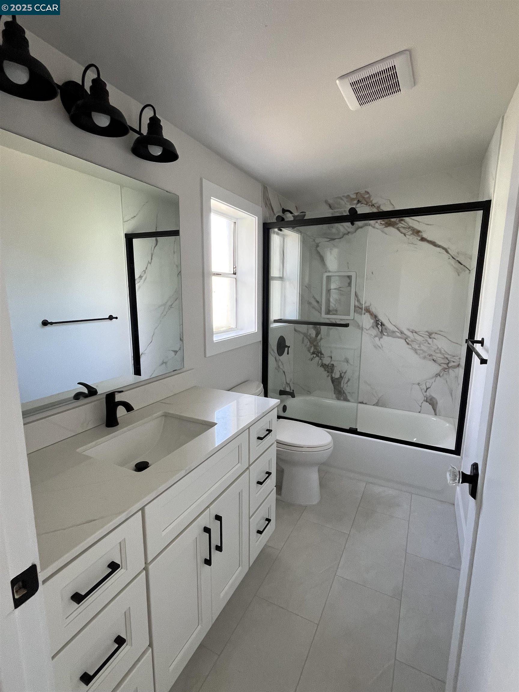Detail Gallery Image 8 of 9 For 2186 San Pablo Ave., Pinole,  CA 94564 - 3 Beds | 1 Baths