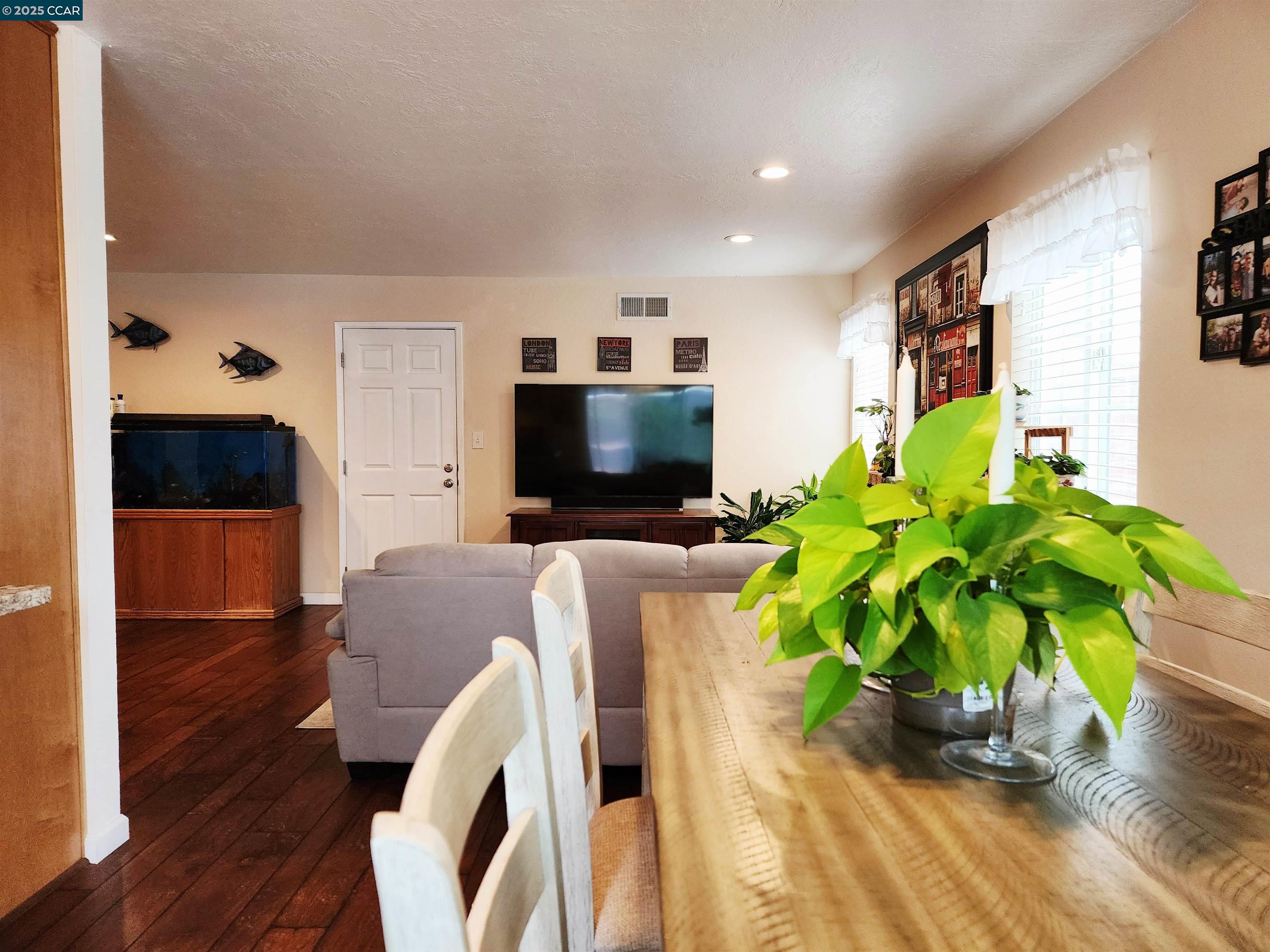 Detail Gallery Image 13 of 40 For 3636 Shenandoah Ct, Pleasanton,  CA 94588 - 4 Beds | 2 Baths