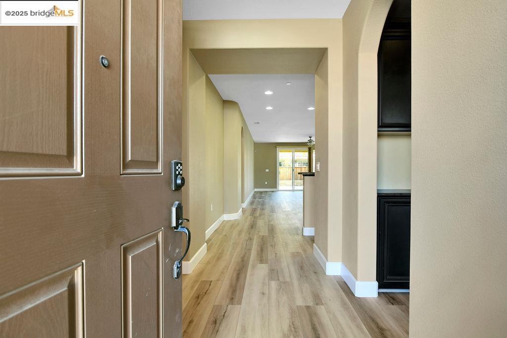 Detail Gallery Image 2 of 16 For 8341 Brookhaven Cir, Discovery Bay,  CA 94505 - 4 Beds | 3 Baths