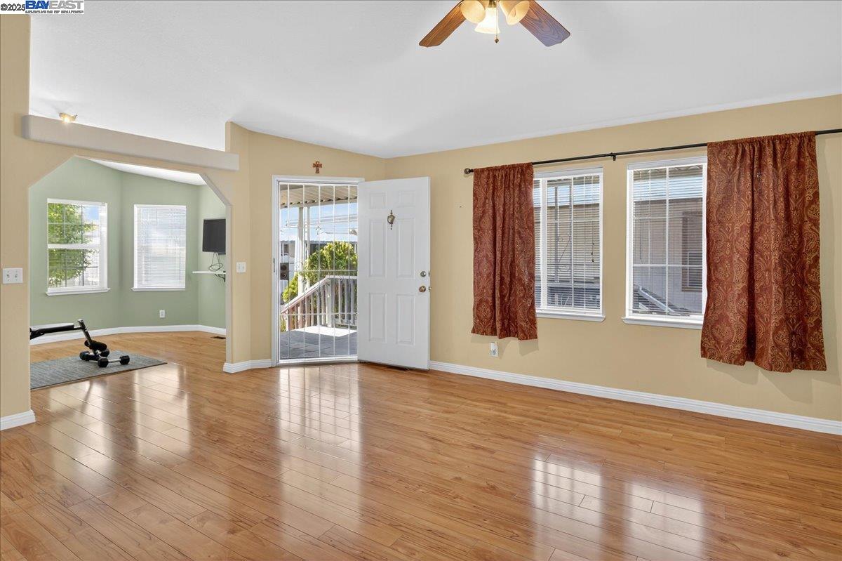 Detail Gallery Image 11 of 36 For 2329 Bridwell Way, Hayward,  CA 94545 - 3 Beds | 2 Baths