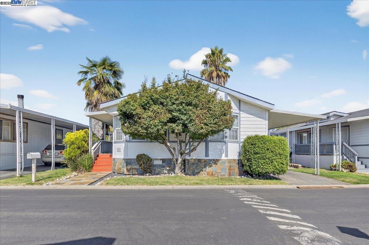 Detail Gallery Image 3 of 36 For 2329 Bridwell Way, Hayward,  CA 94545 - 3 Beds | 2 Baths