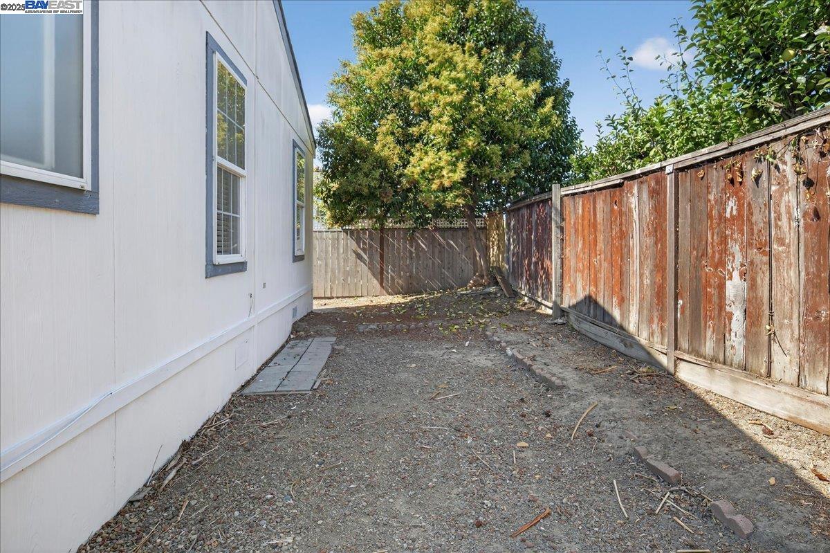 Detail Gallery Image 32 of 36 For 2329 Bridwell Way, Hayward,  CA 94545 - 3 Beds | 2 Baths