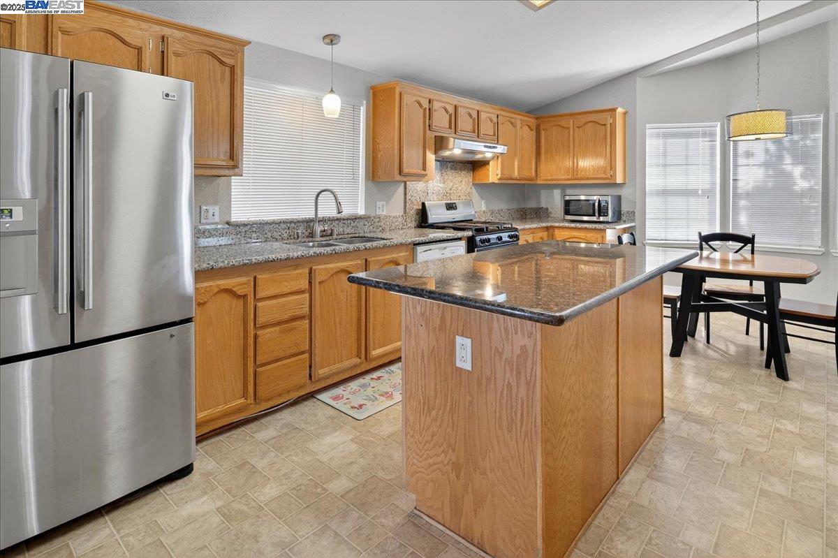 Detail Gallery Image 8 of 36 For 2329 Bridwell Way, Hayward,  CA 94545 - 3 Beds | 2 Baths