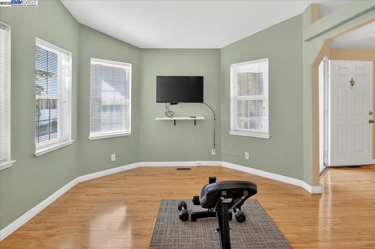 Detail Gallery Image 9 of 36 For 2329 Bridwell Way, Hayward,  CA 94545 - 3 Beds | 2 Baths