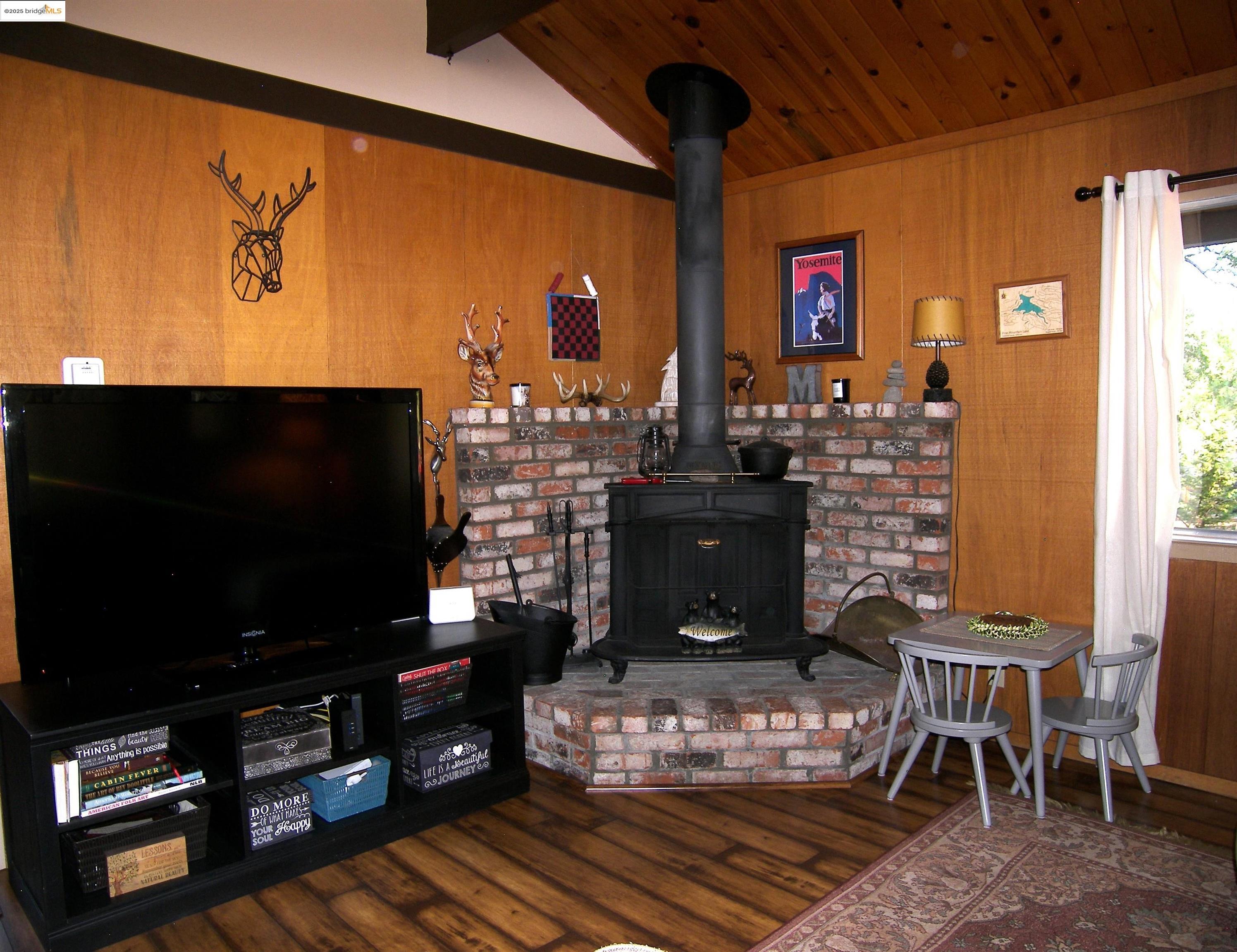 Detail Gallery Image 4 of 31 For 13024 Gamble St., Groveland,  CA 95321 - 3 Beds | 1 Baths