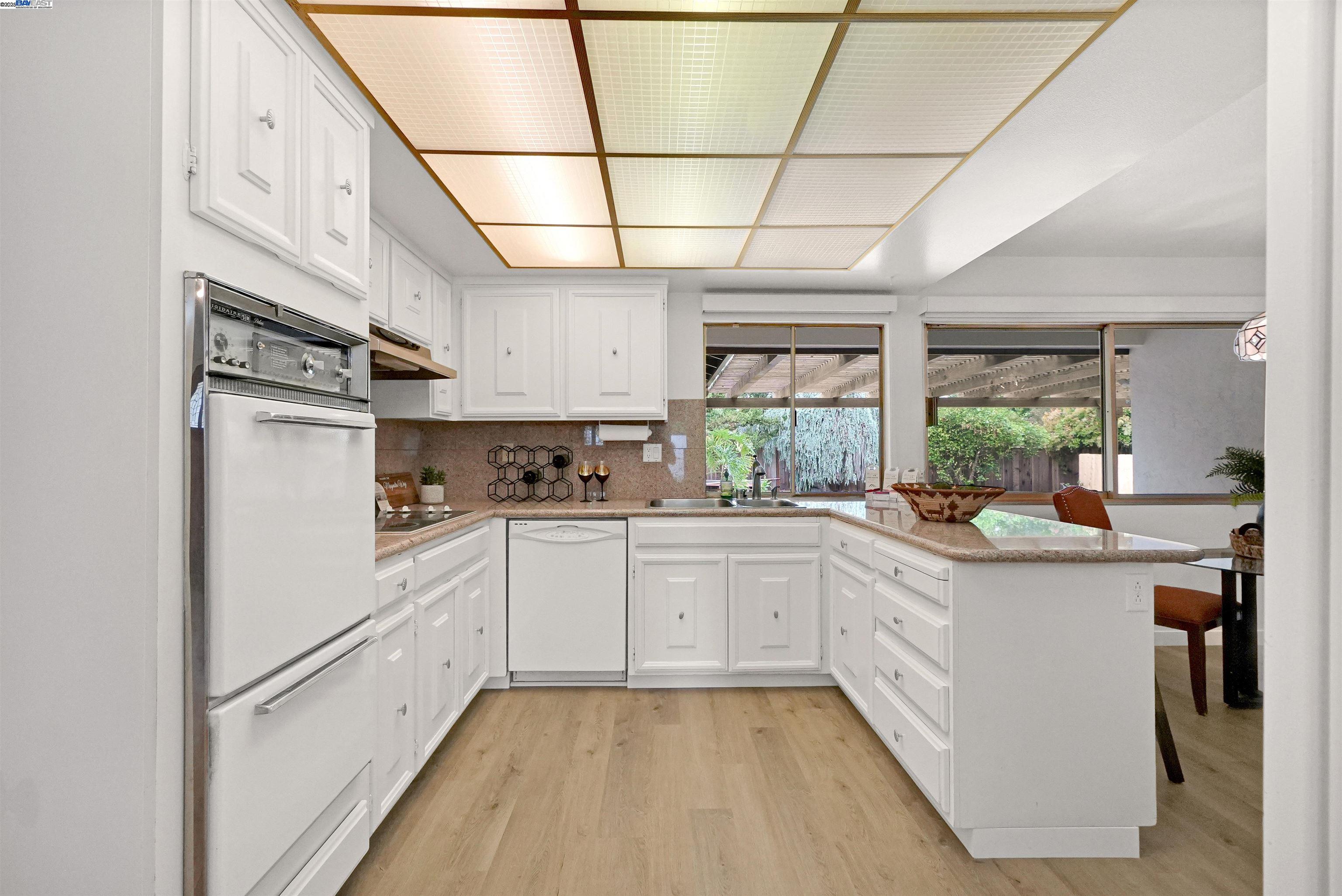 Detail Gallery Image 14 of 51 For 817 Cheyenne Dr, Walnut Creek,  CA 94598 - 5 Beds | 2/1 Baths