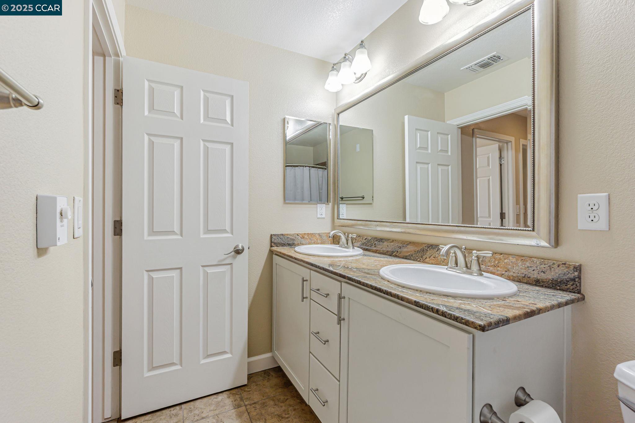 Detail Gallery Image 20 of 39 For Oak Rd, Walnut Creek,  CA 94597 - 4 Beds | 3/1 Baths