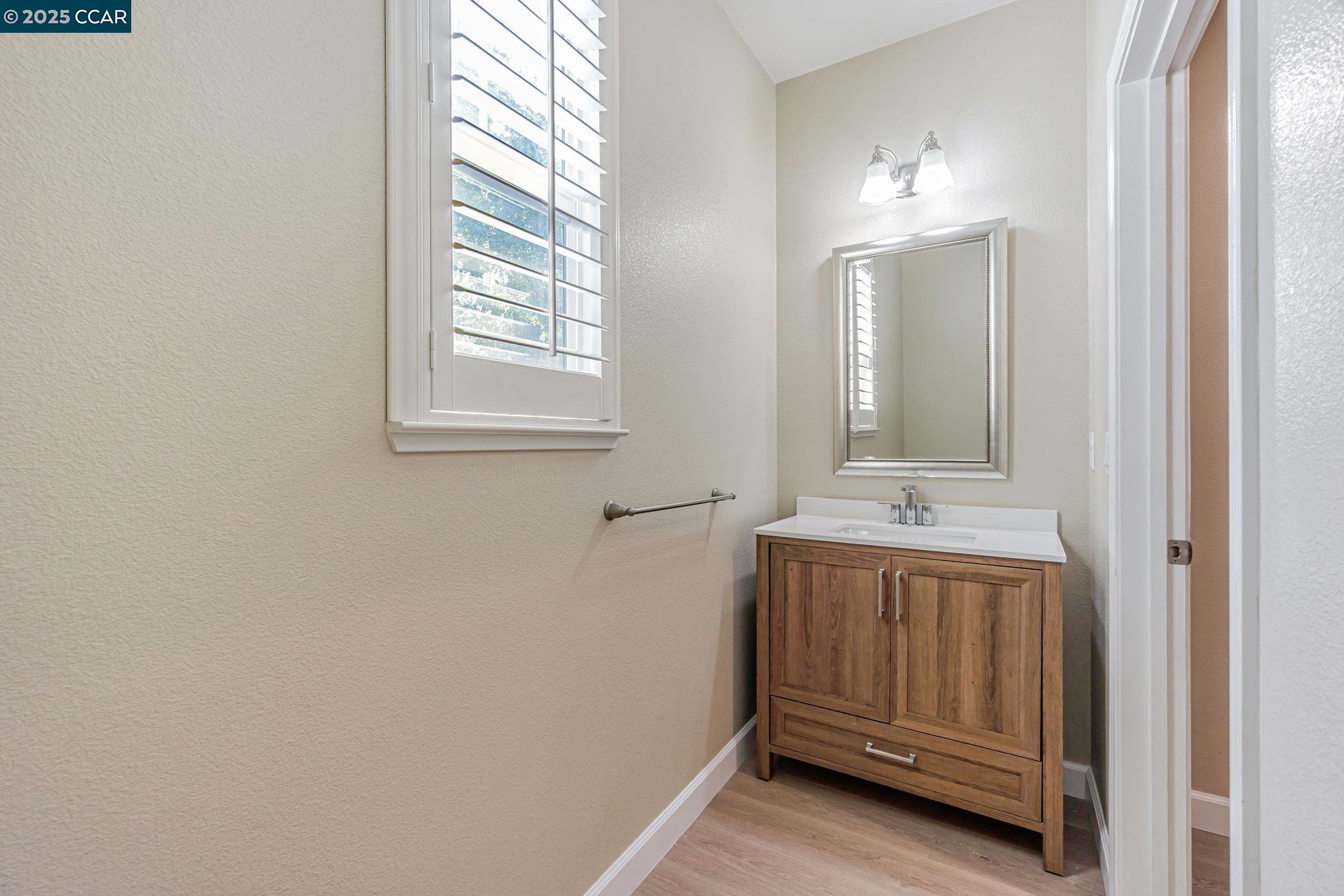 Detail Gallery Image 9 of 39 For Oak Rd, Walnut Creek,  CA 94597 - 4 Beds | 3/1 Baths