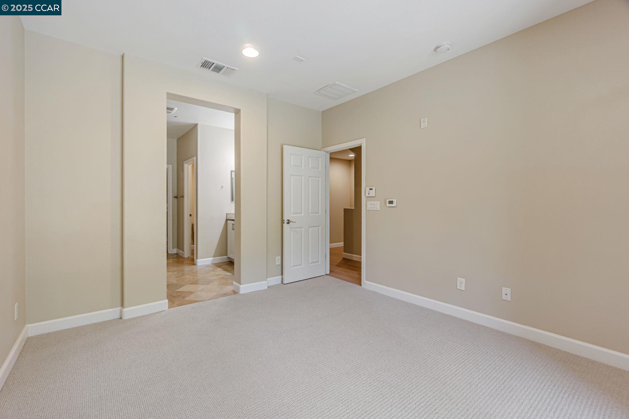 Detail Gallery Image 10 of 39 For Oak Rd, Walnut Creek,  CA 94597 - 4 Beds | 3/1 Baths