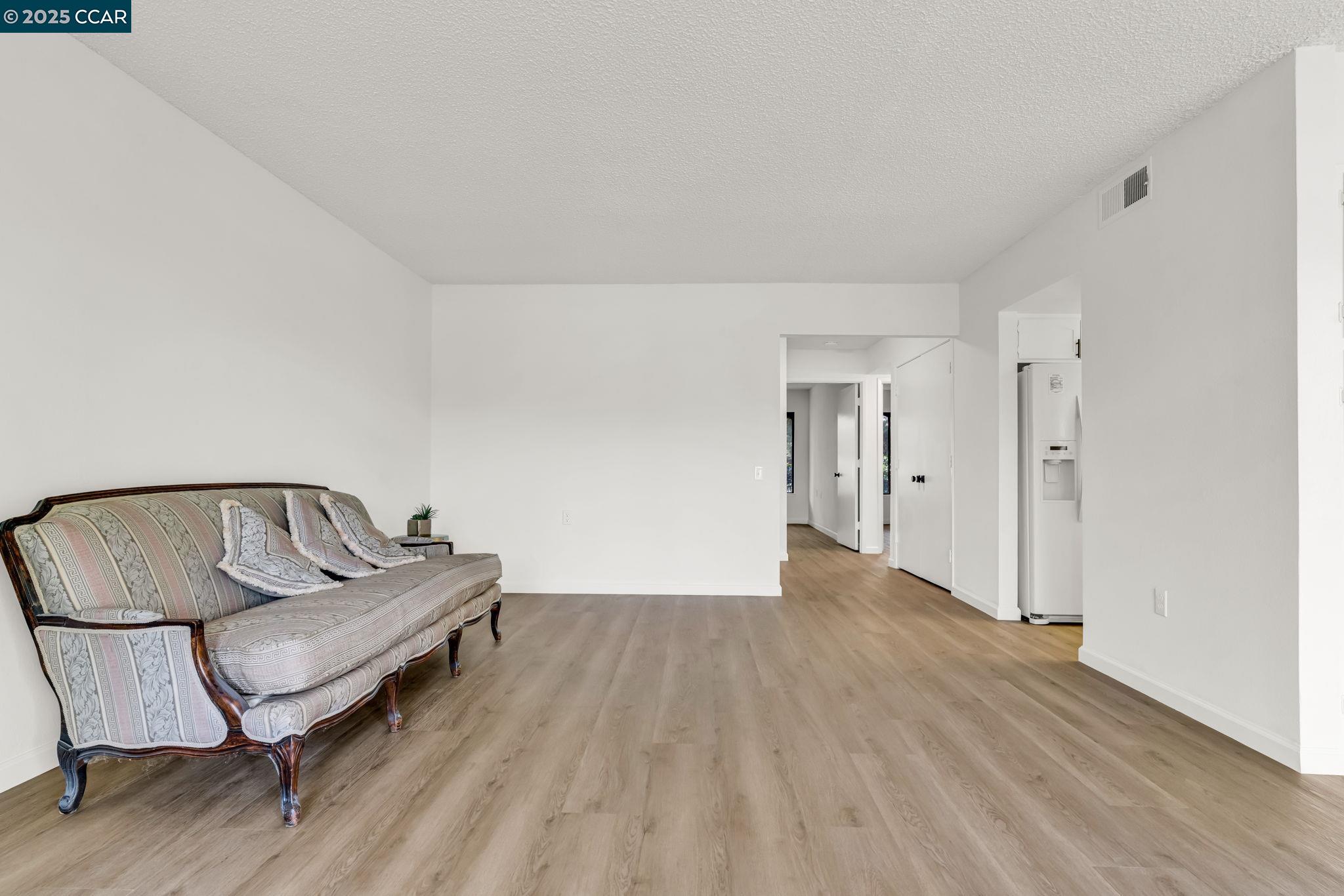 Photo #11: 41113007 Listing: Photo #11