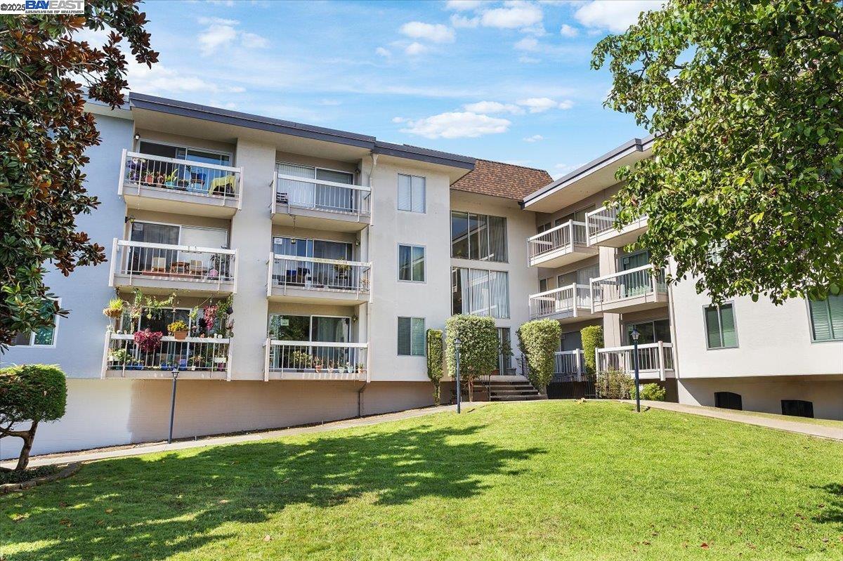 Browse active condo listings in SHOREPOINT