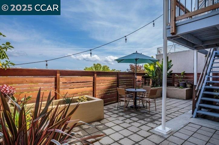 Detail Gallery Image 6 of 34 For 755 Corbett Ave, San Francisco,  CA 94131 - 2 Beds | 1 Baths