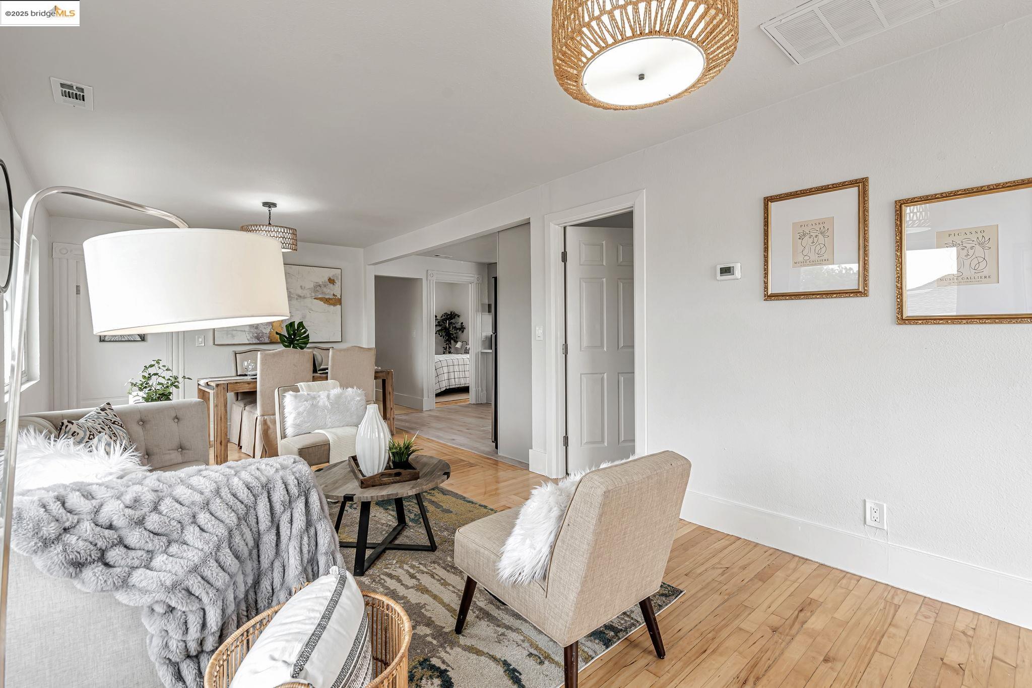 Detail Gallery Image 12 of 47 For 725 E 21st St, Oakland,  CA 94606 - 5 Beds | 2 Baths