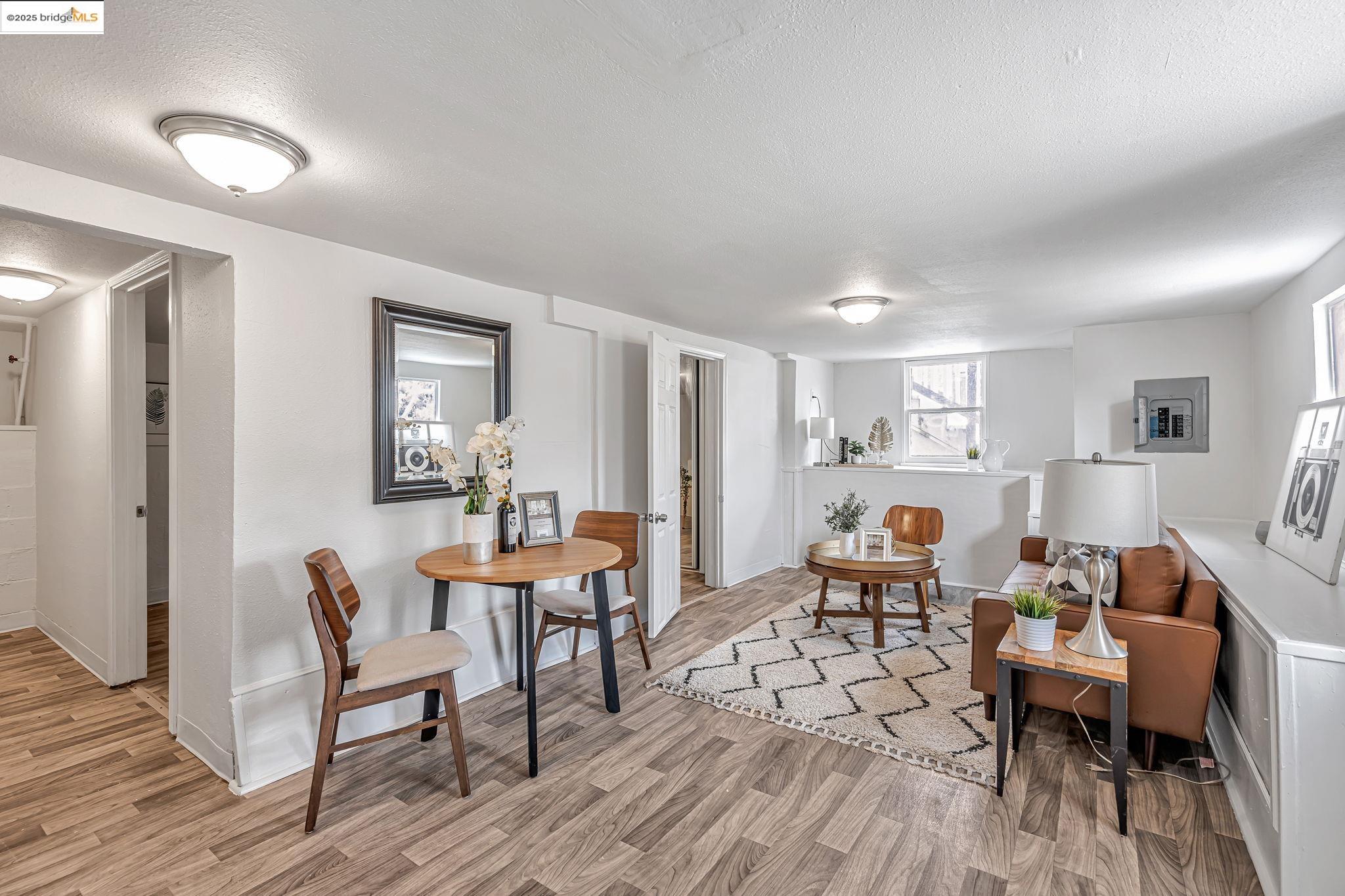 Detail Gallery Image 13 of 47 For 725 E 21st St, Oakland,  CA 94606 - 5 Beds | 2 Baths