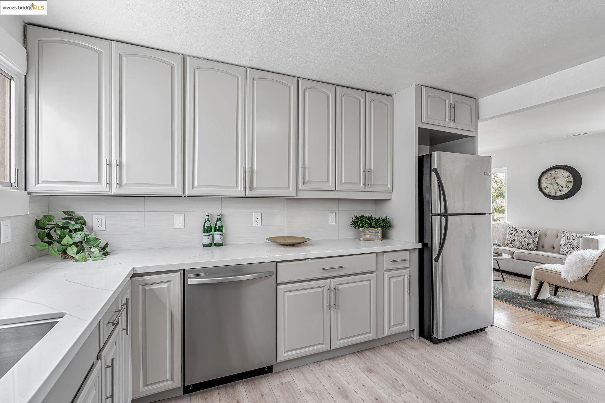 Detail Gallery Image 16 of 47 For 725 E 21st St, Oakland,  CA 94606 - 5 Beds | 2 Baths