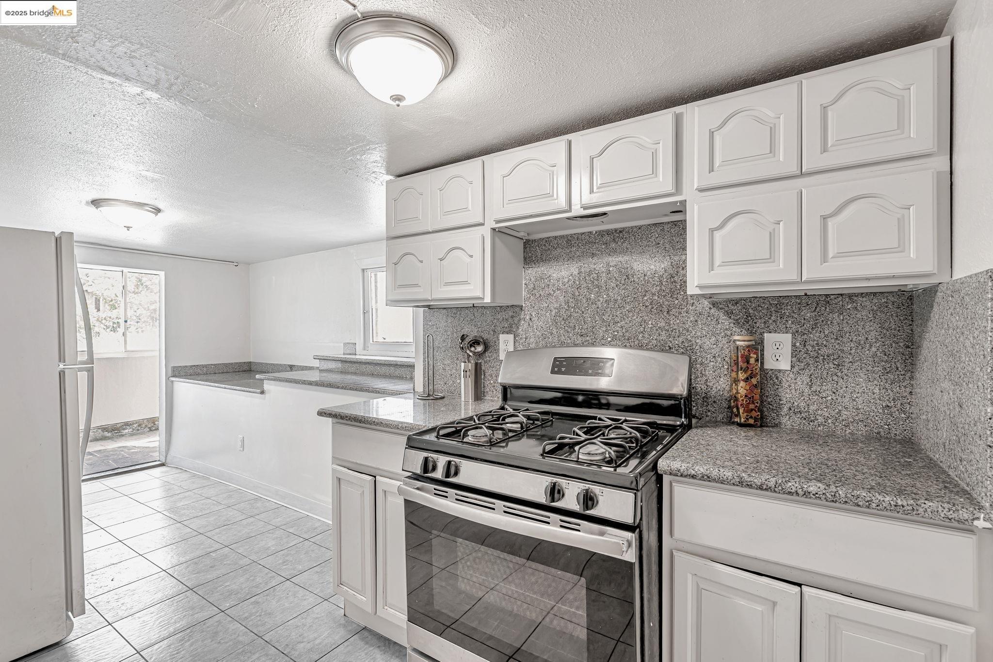 Detail Gallery Image 18 of 47 For 725 E 21st St, Oakland,  CA 94606 - 5 Beds | 2 Baths