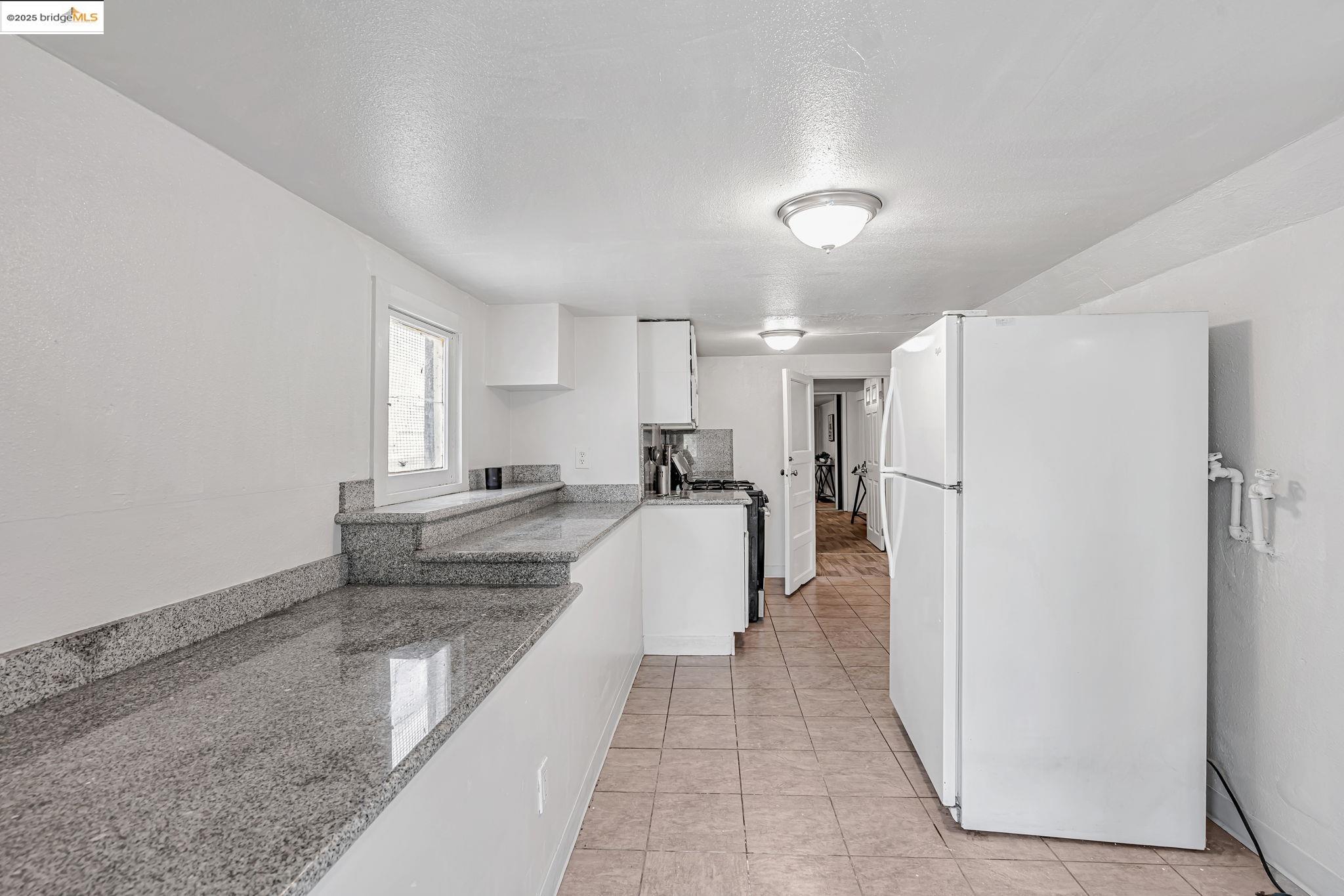 Detail Gallery Image 19 of 47 For 725 E 21st St, Oakland,  CA 94606 - 5 Beds | 2 Baths