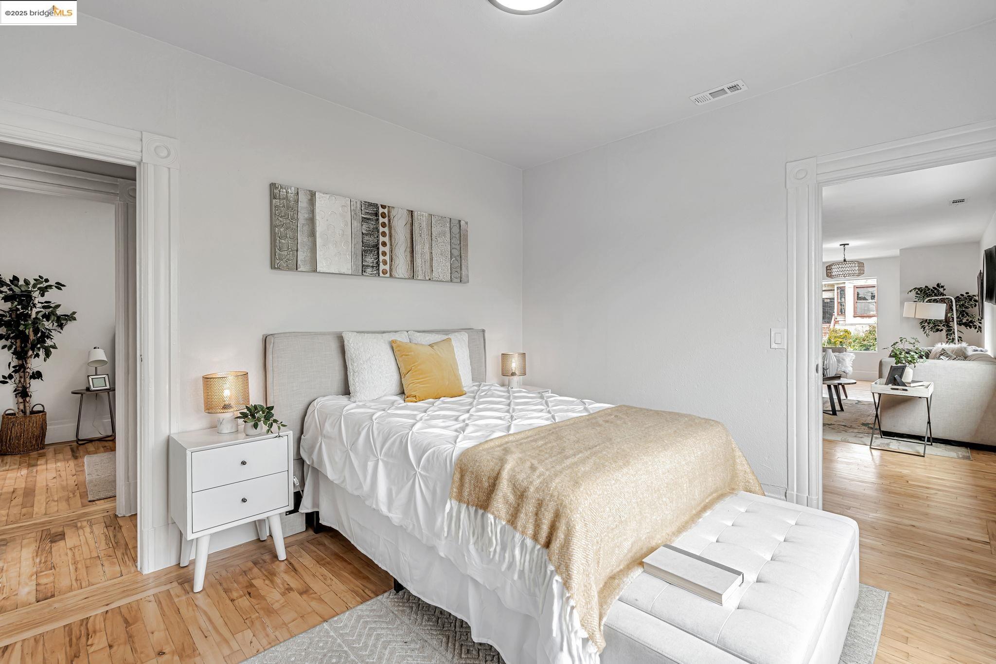 Detail Gallery Image 32 of 47 For 725 E 21st St, Oakland,  CA 94606 - 5 Beds | 2 Baths