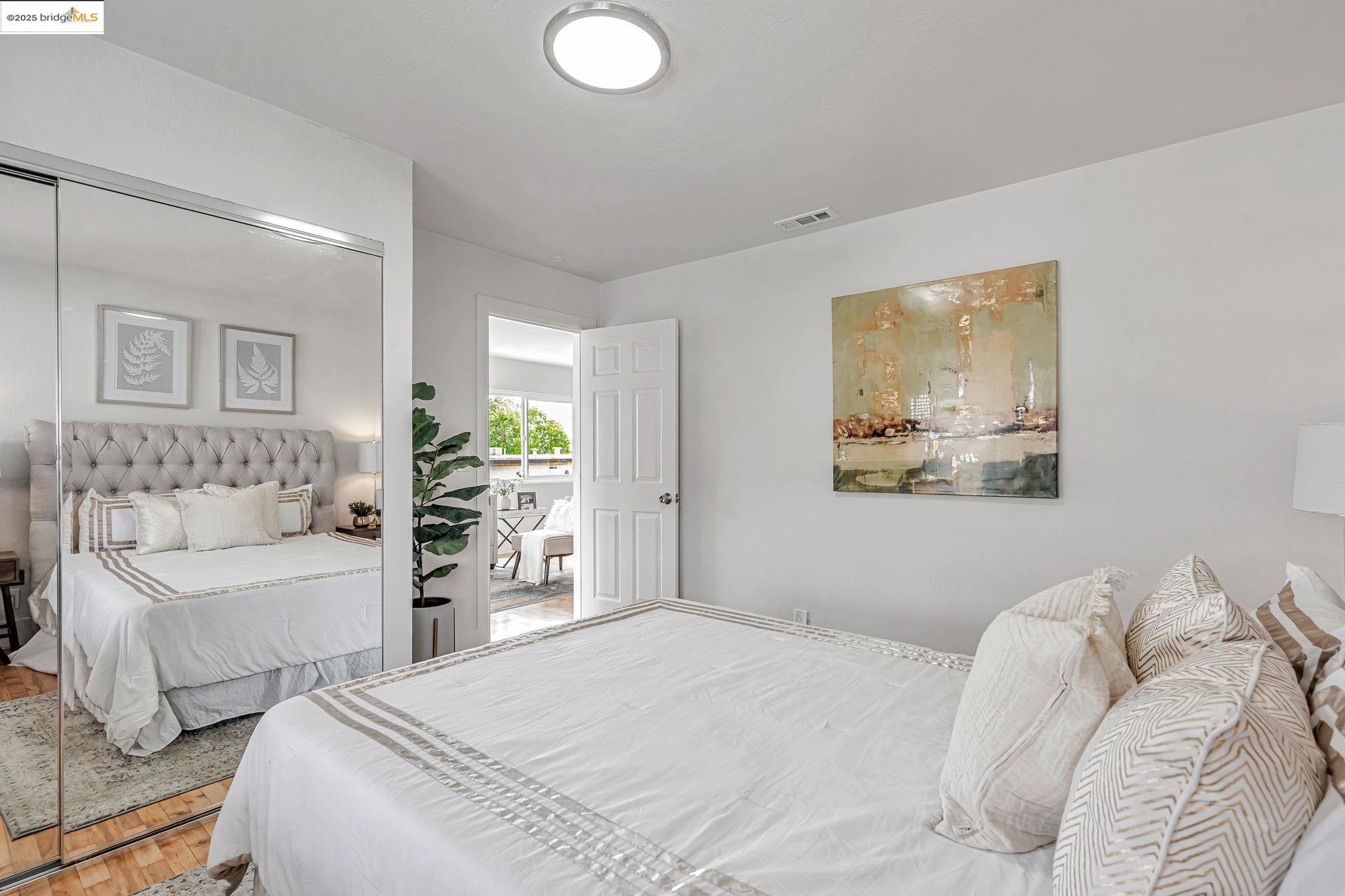 Detail Gallery Image 35 of 47 For 725 E 21st St, Oakland,  CA 94606 - 5 Beds | 2 Baths