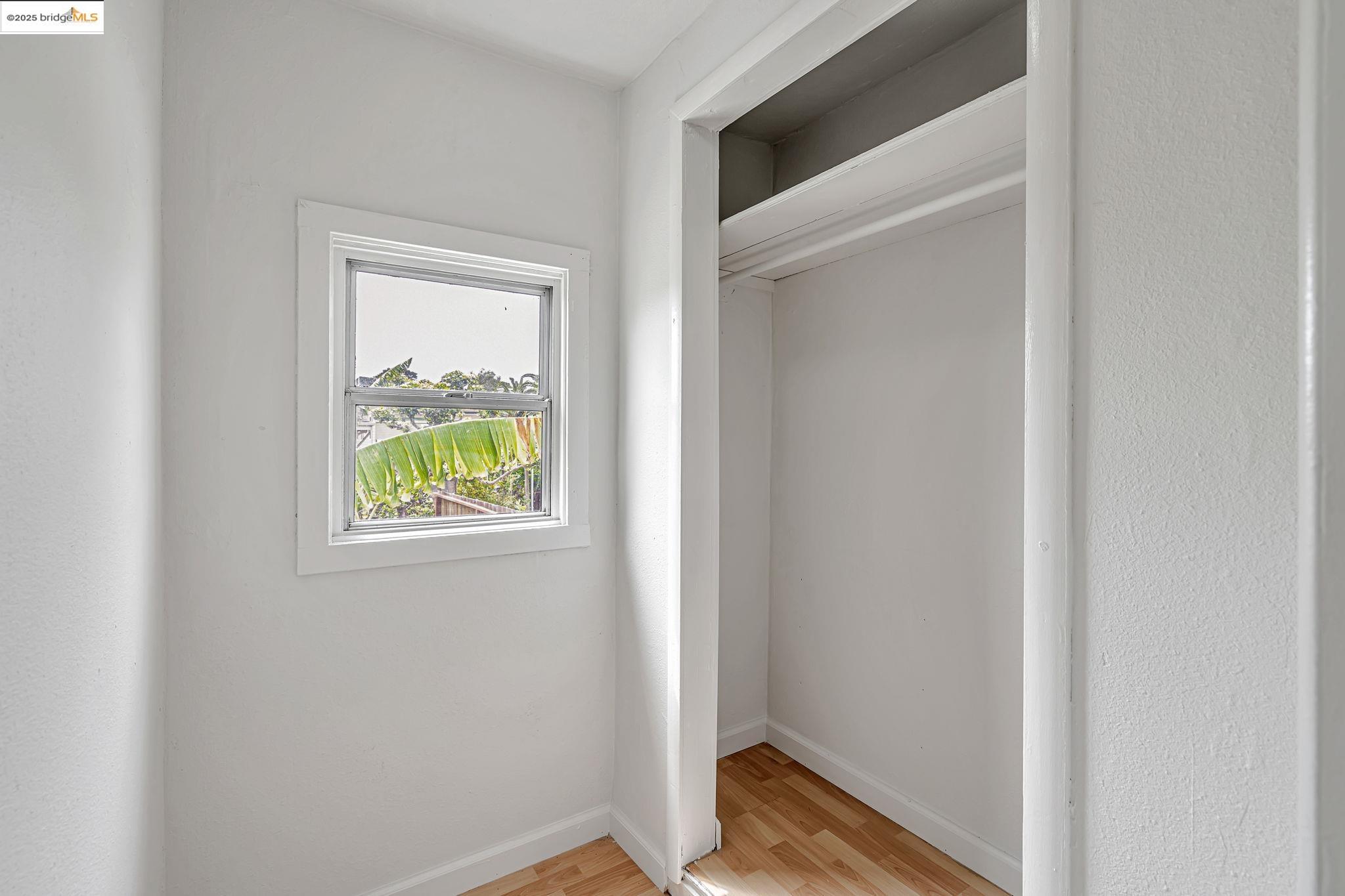 Detail Gallery Image 39 of 47 For 725 E 21st St, Oakland,  CA 94606 - 5 Beds | 2 Baths