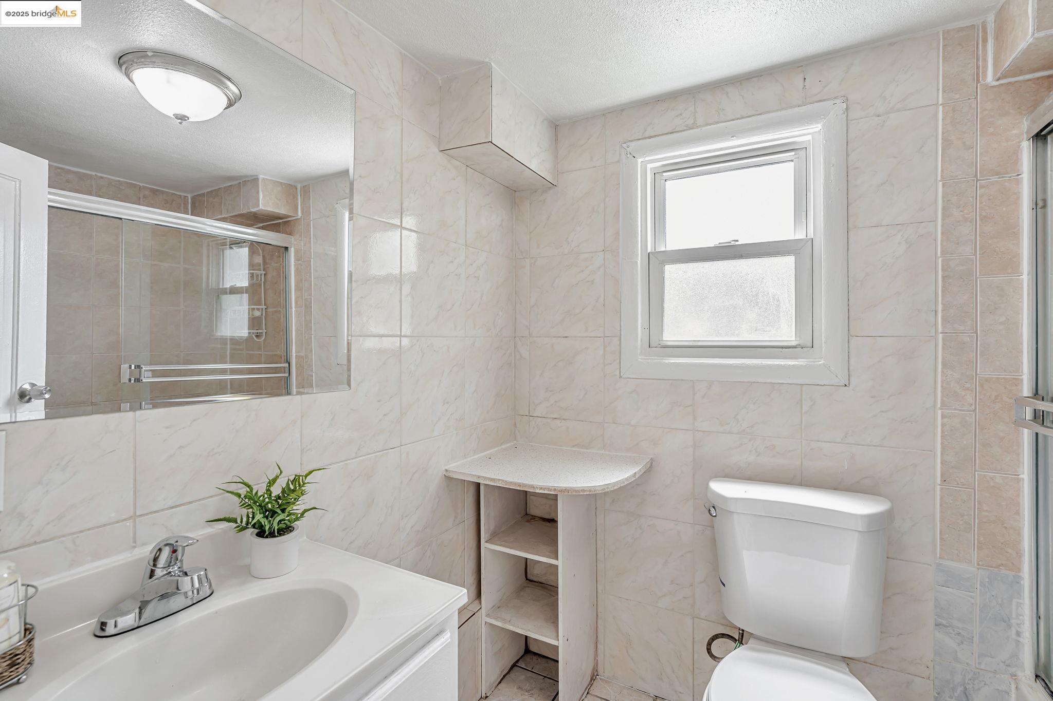 Detail Gallery Image 42 of 47 For 725 E 21st St, Oakland,  CA 94606 - 5 Beds | 2 Baths