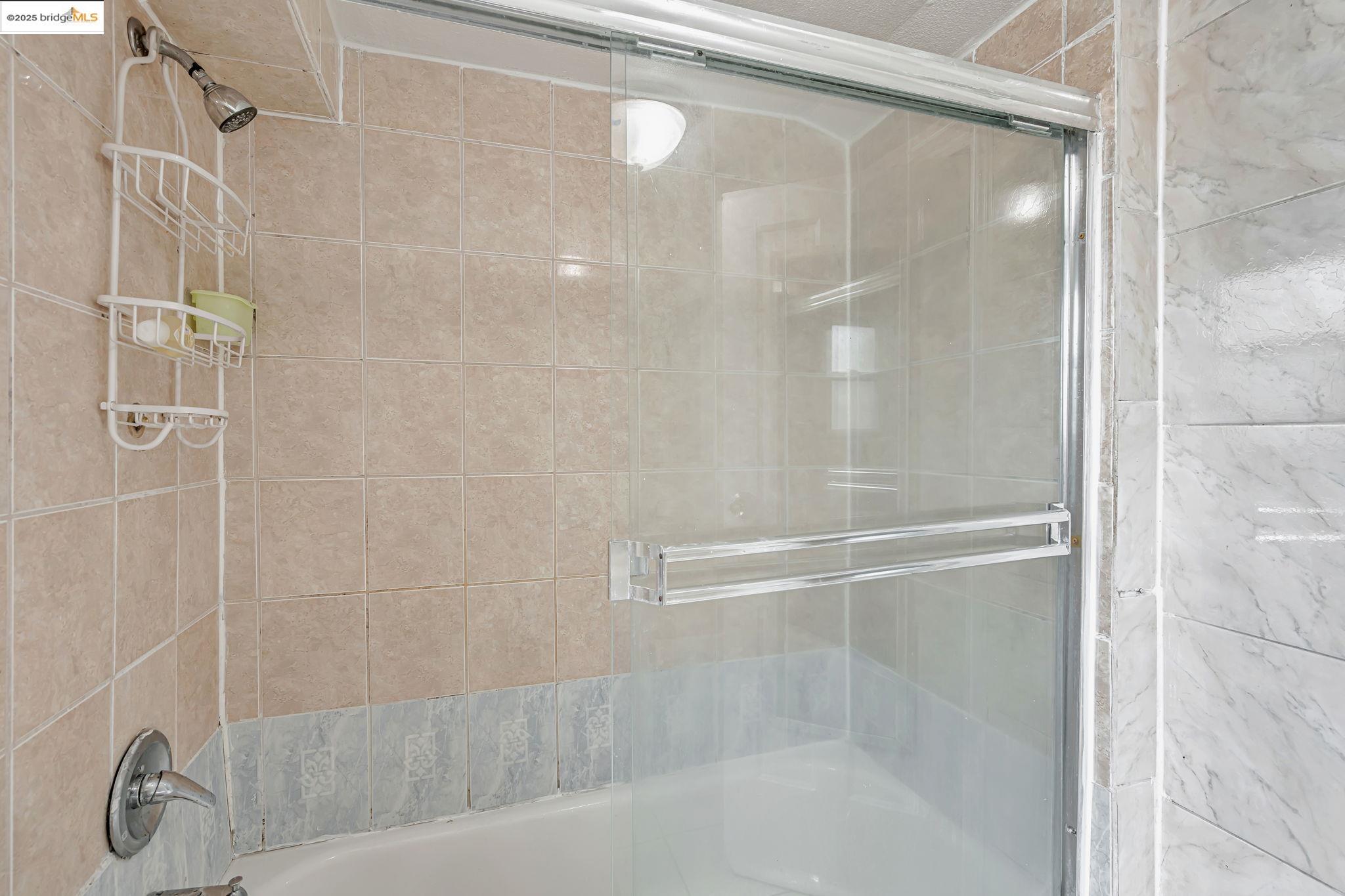 Detail Gallery Image 43 of 47 For 725 E 21st St, Oakland,  CA 94606 - 5 Beds | 2 Baths