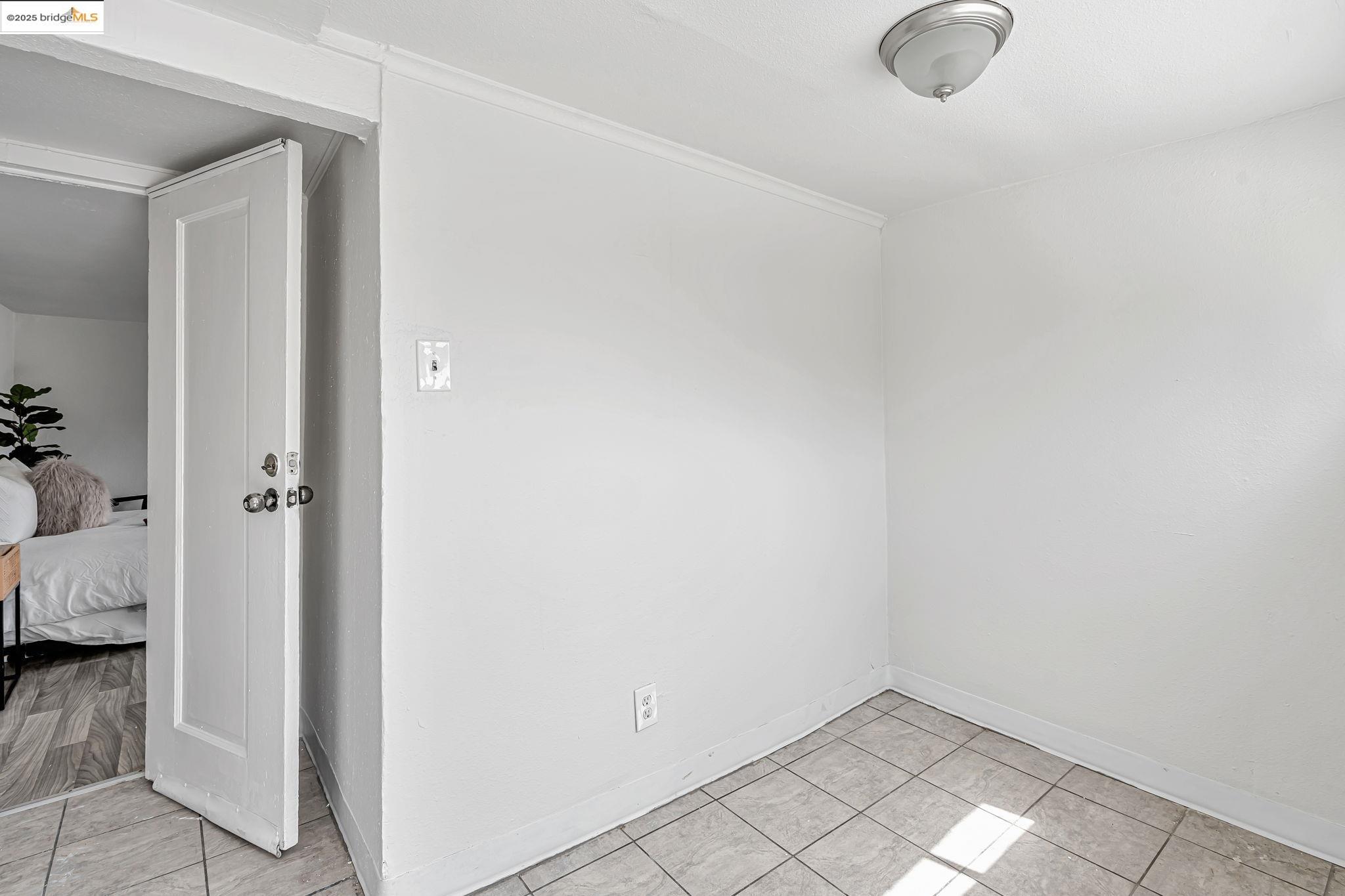 Detail Gallery Image 44 of 47 For 725 E 21st St, Oakland,  CA 94606 - 5 Beds | 2 Baths