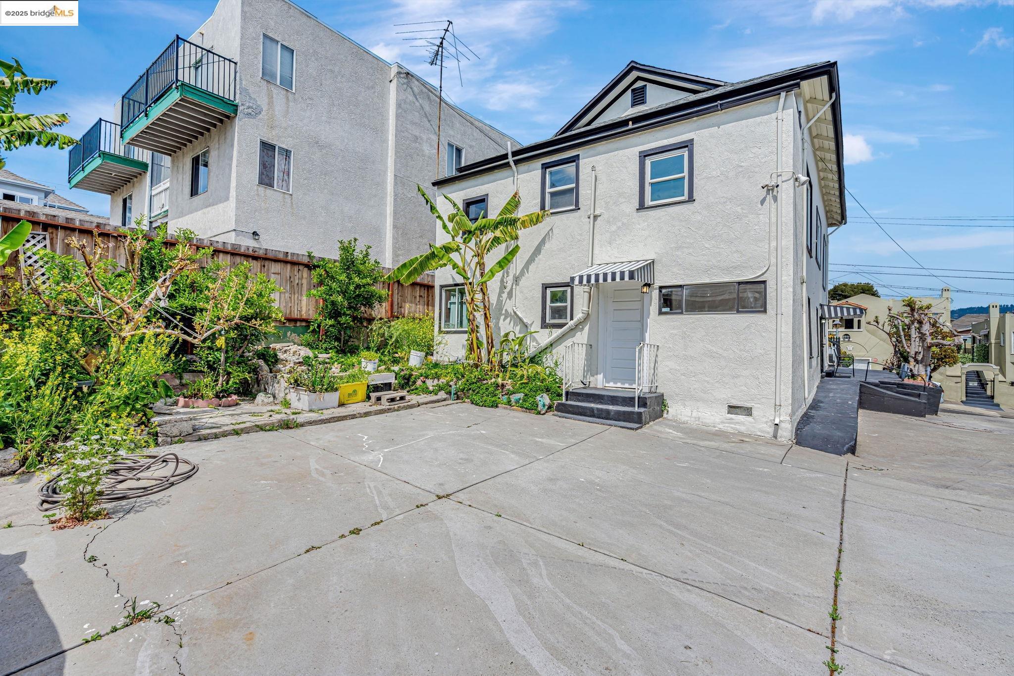 Detail Gallery Image 45 of 47 For 725 E 21st St, Oakland,  CA 94606 - 5 Beds | 2 Baths