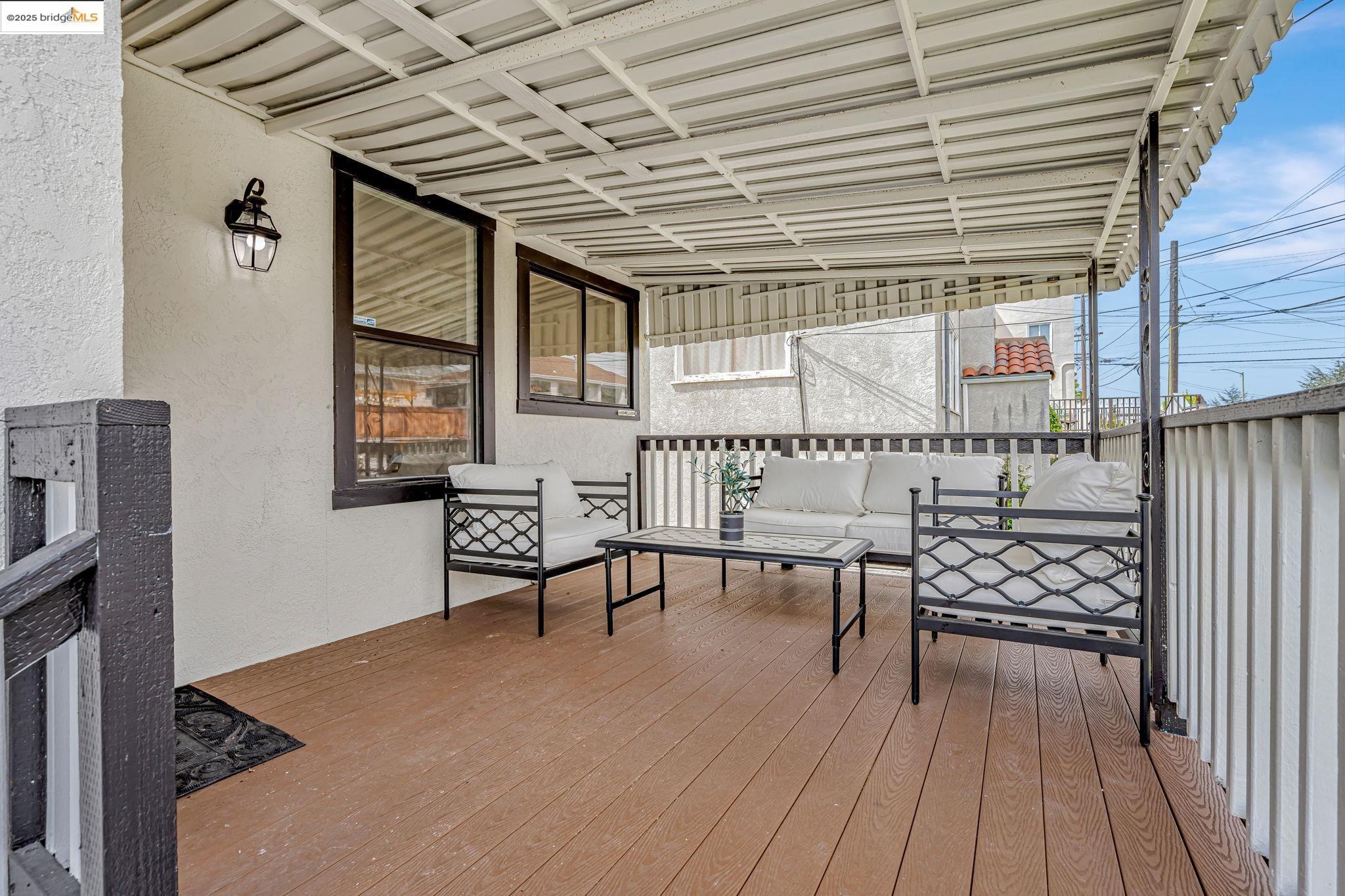 Detail Gallery Image 7 of 47 For 725 E 21st St, Oakland,  CA 94606 - 5 Beds | 2 Baths