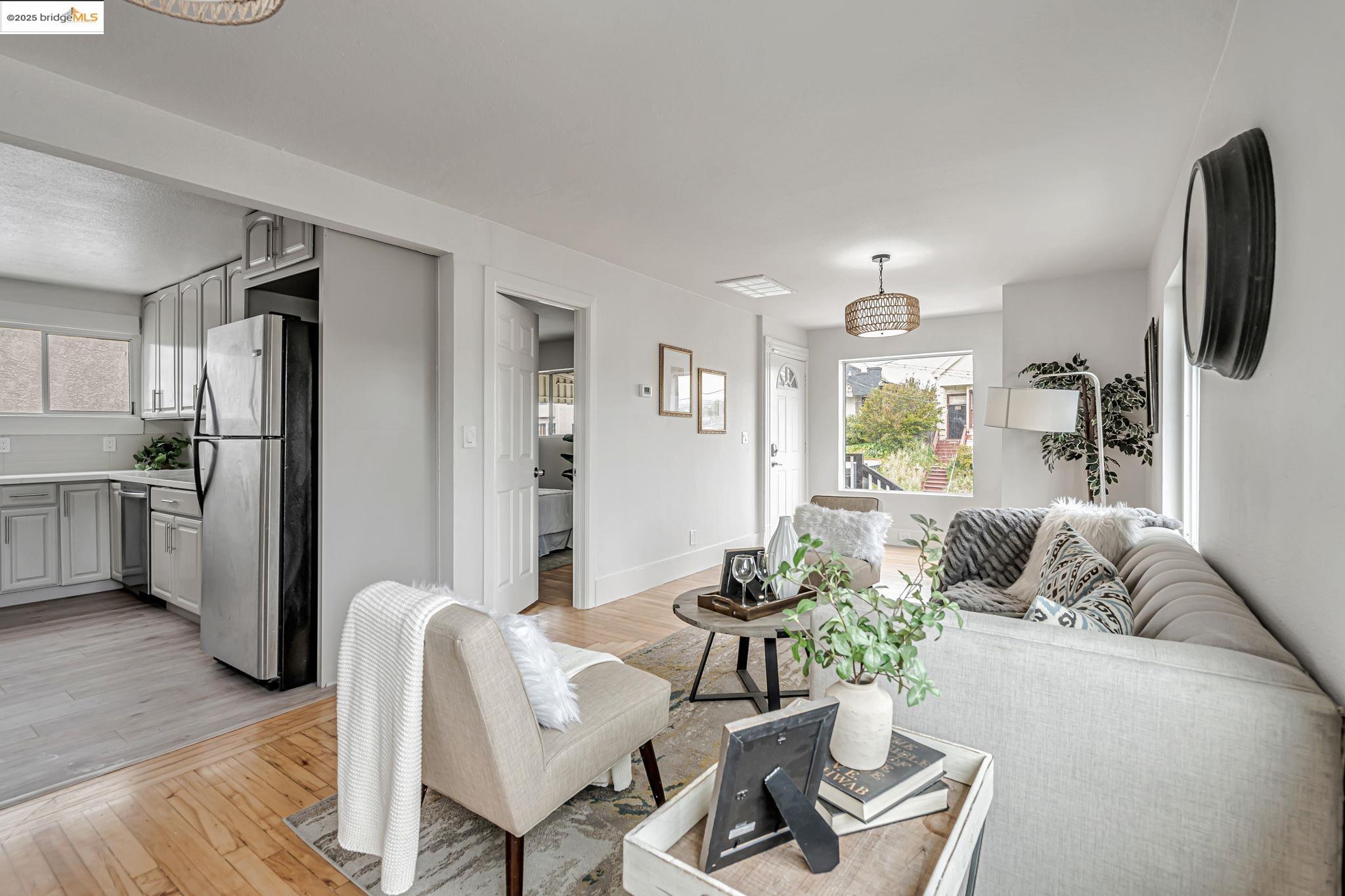 Detail Gallery Image 10 of 47 For 725 E 21st St, Oakland,  CA 94606 - 5 Beds | 2 Baths