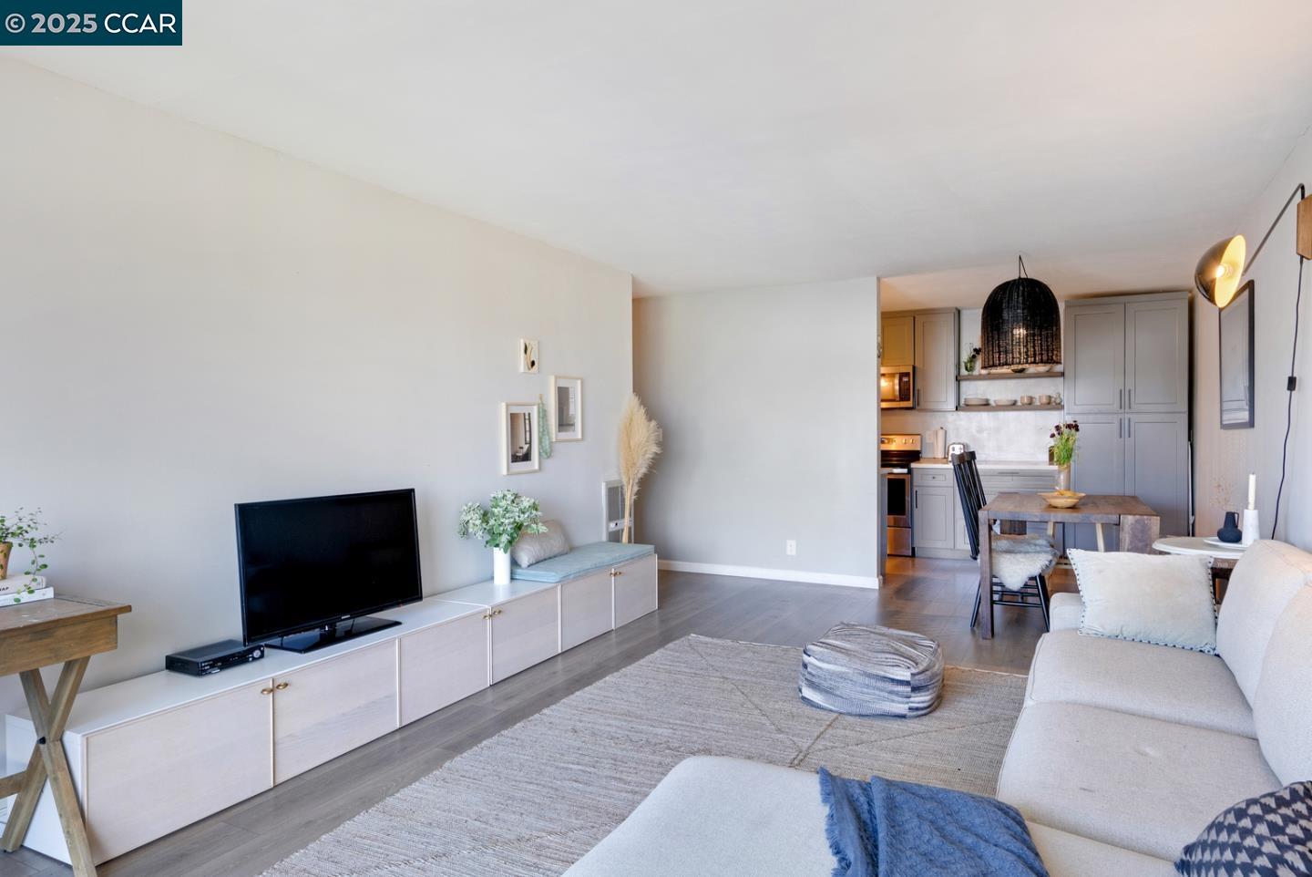 Photo #2: 41113026 Listing 