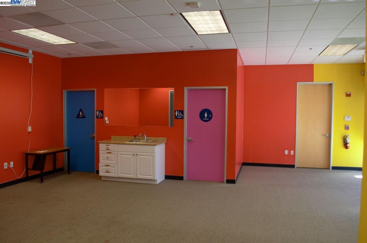 Detail Gallery Image 4 of 9 For 405 Boulder Ct, Pleasanton,  CA 94566 - – Beds | – Baths