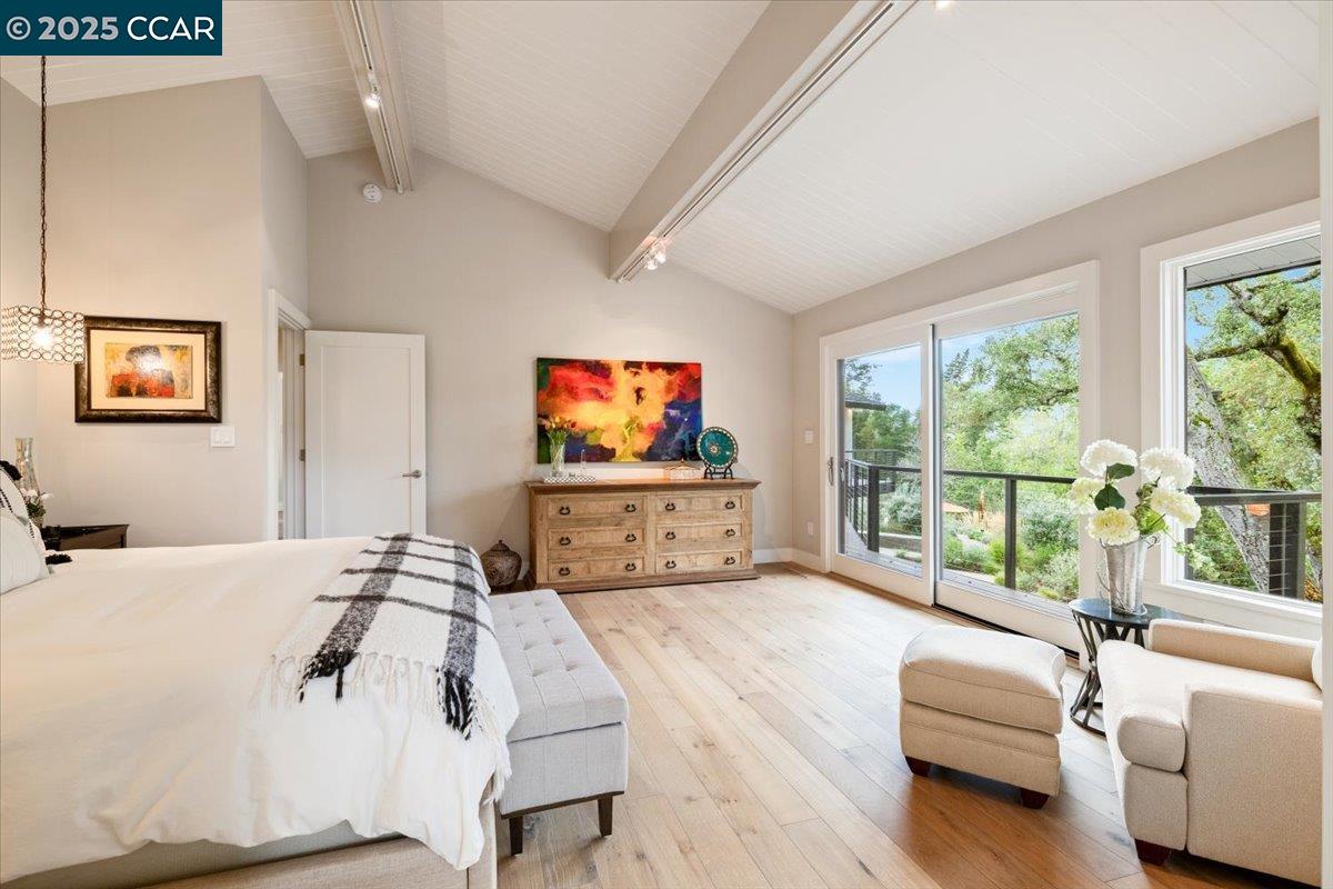 Detail Gallery Image 12 of 37 For 42 Crestview Drive, Orinda,  CA 94563 - 5 Beds | 4 Baths