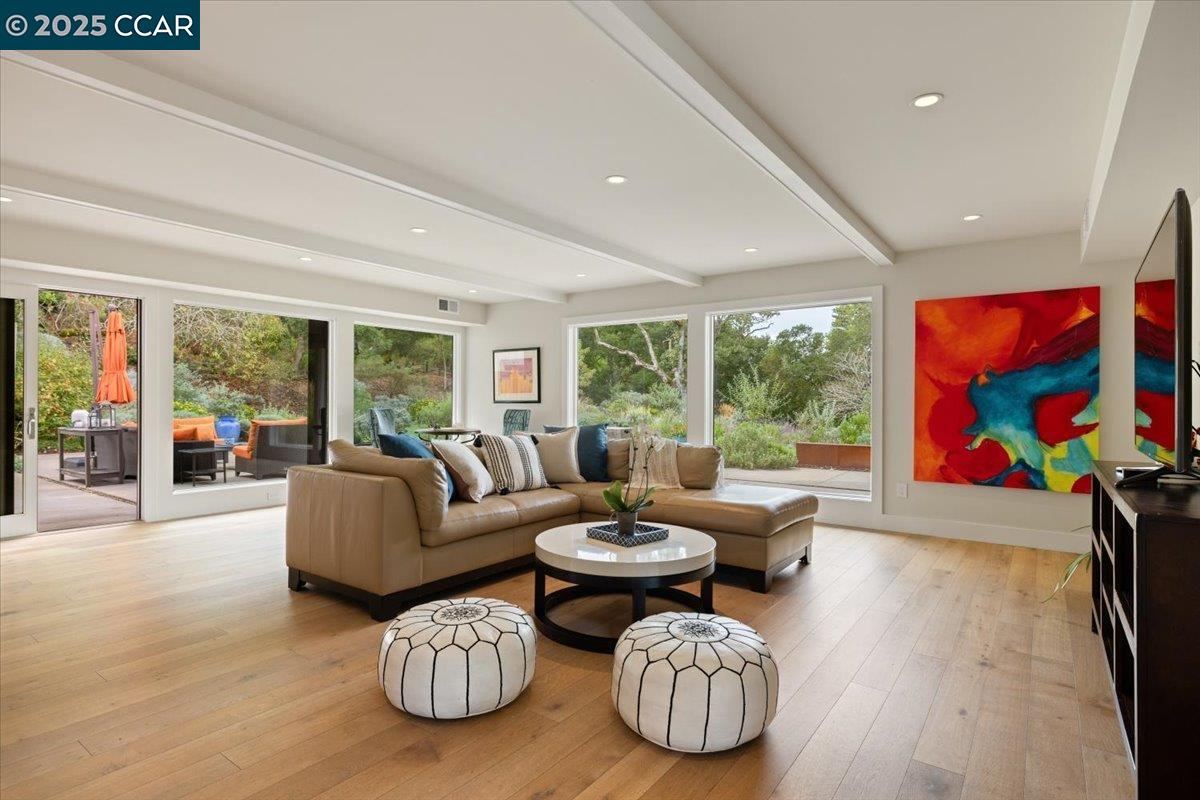 Detail Gallery Image 16 of 37 For 42 Crestview Drive, Orinda,  CA 94563 - 5 Beds | 4 Baths