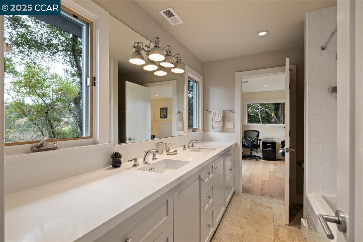 Detail Gallery Image 21 of 37 For 42 Crestview Drive, Orinda,  CA 94563 - 5 Beds | 4 Baths