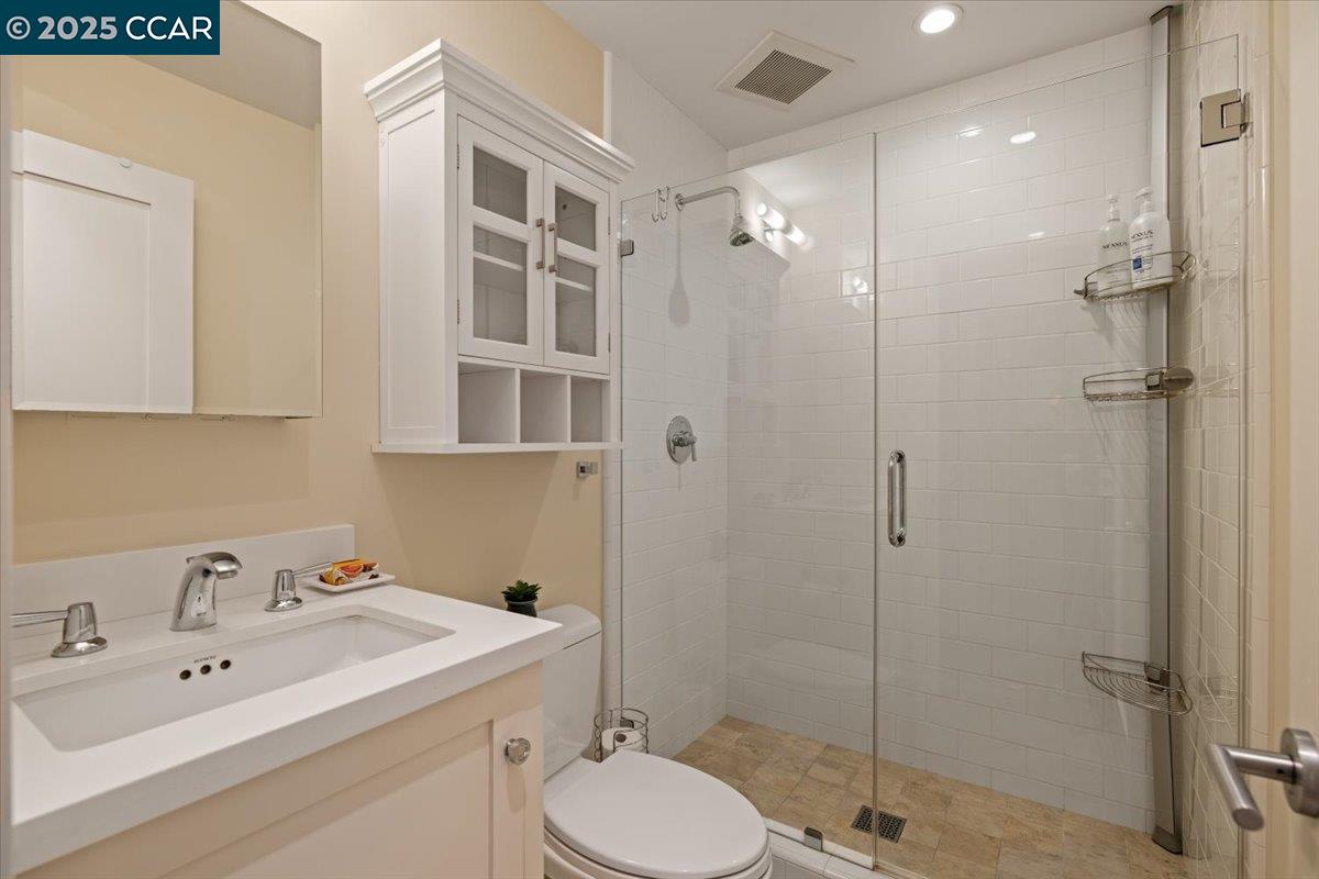 Detail Gallery Image 22 of 37 For 42 Crestview Drive, Orinda,  CA 94563 - 5 Beds | 4 Baths