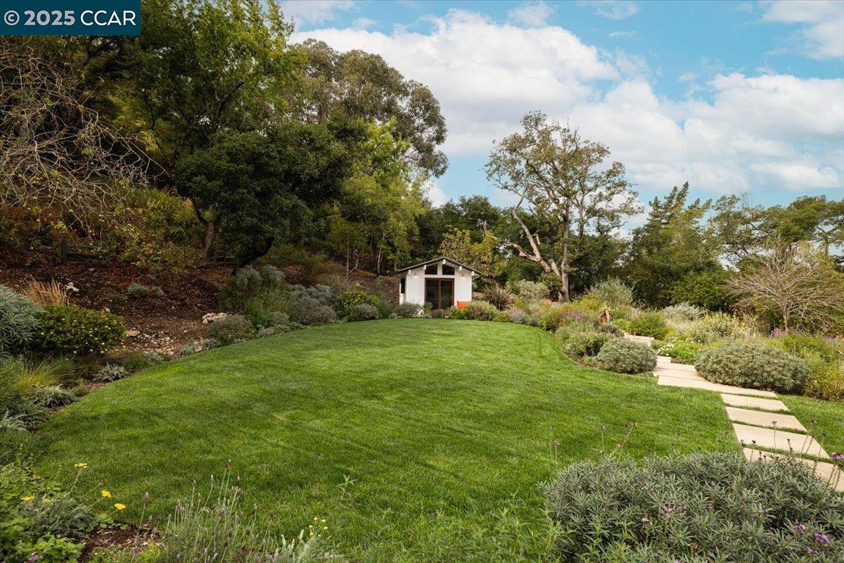 Detail Gallery Image 25 of 37 For 42 Crestview Drive, Orinda,  CA 94563 - 5 Beds | 4 Baths