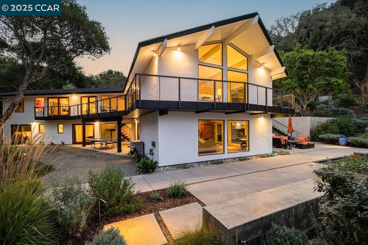 Detail Gallery Image 31 of 37 For 42 Crestview Drive, Orinda,  CA 94563 - 5 Beds | 4 Baths