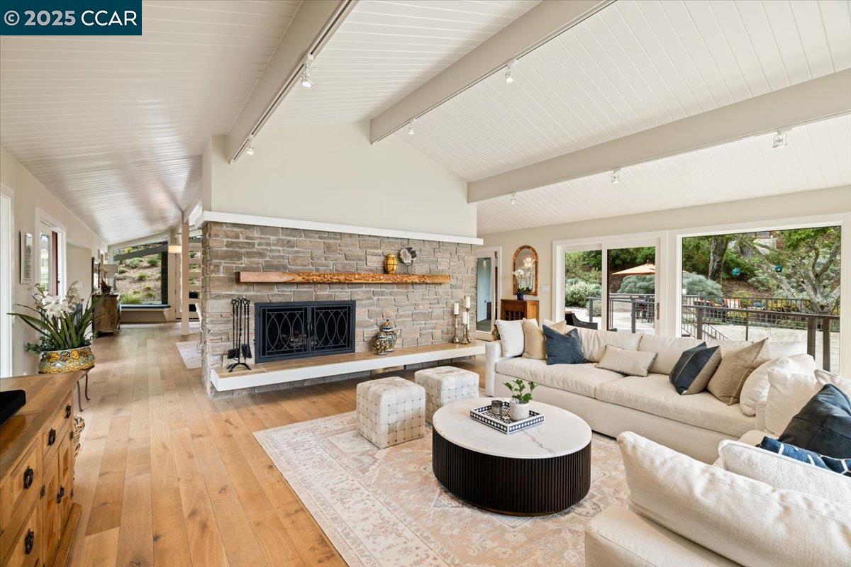 Detail Gallery Image 5 of 37 For 42 Crestview Drive, Orinda,  CA 94563 - 5 Beds | 4 Baths